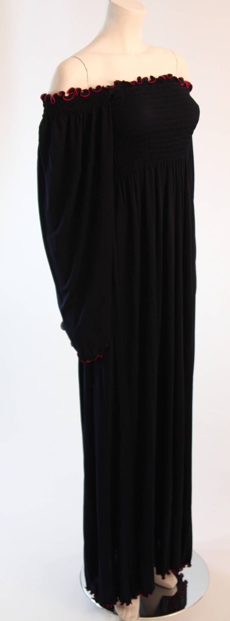Women's Wonderful Vicky Tiel Navy Full Length Stretch Dress with Red Accent