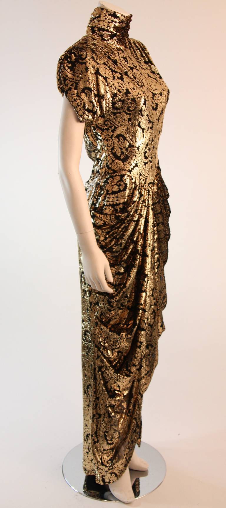 Gorgeous Vicky Tiel Gold and Black Burnout Panne Velvet Gown In Excellent Condition In Los Angeles, CA