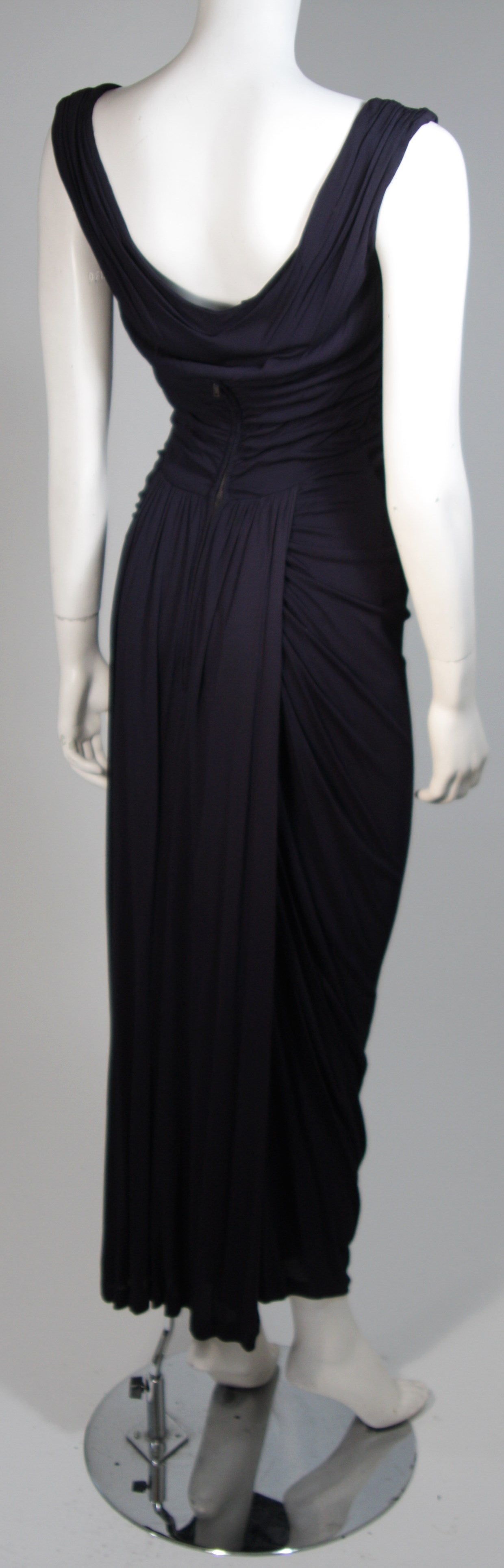 Ceil Chapman Marineblaues drapiertes Jersey-Kleid, Größe Small im Angebot 2
