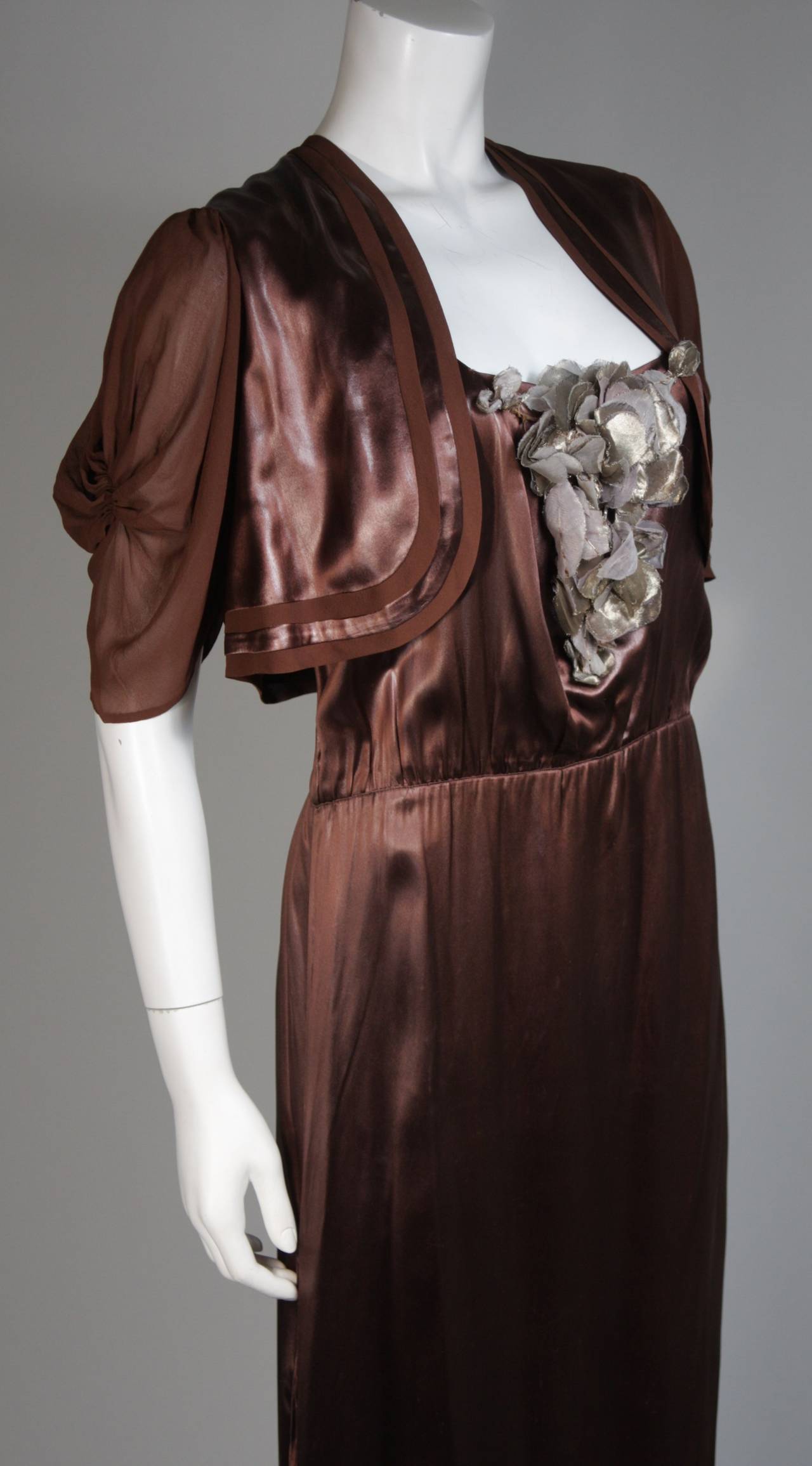 Madame Eme - Robe en soie marron sur mesure avec boléro, taille S, années 1920 Excellent état - En vente à Los Angeles, CA