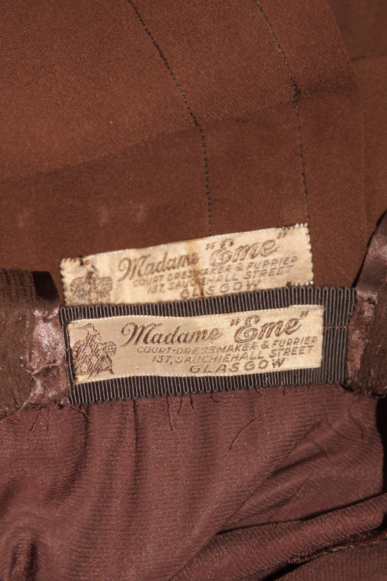 Madame Eme - Robe en soie marron sur mesure avec boléro, taille S, années 1920 en vente 5