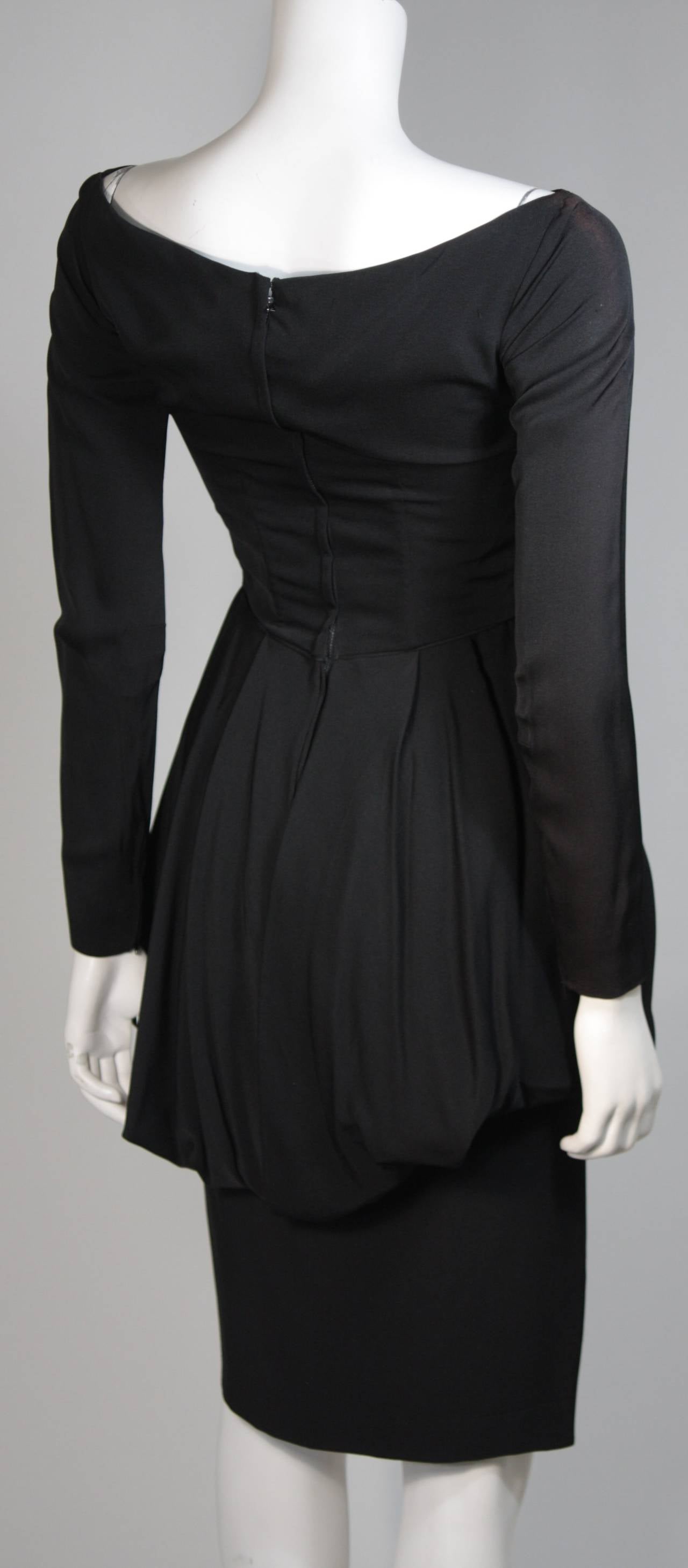Ceil Chapman Vestido negro drapeado de cintura estilo peplum con costura princesa Talla XS en venta 3