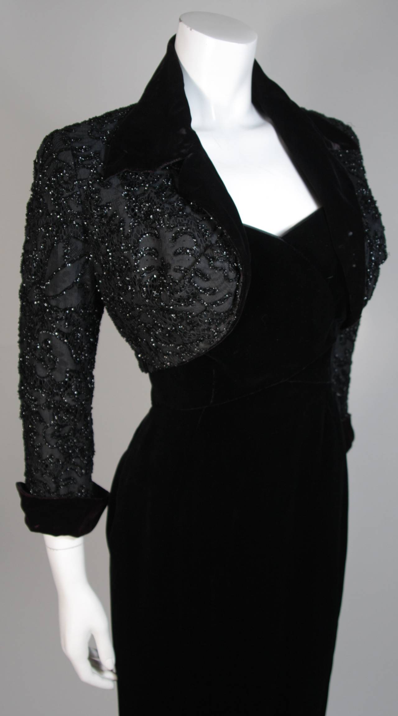 Howard Greer - Robe en velours deux pièces avec boléro perlé Mildred Moore - Taille Small  Pour femmes en vente