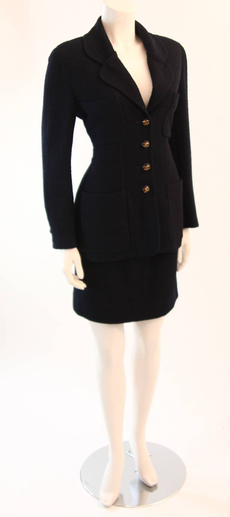 1993 C Chanel Navy Boucle Jacket and skirt suit with CC logo buttons In Excellent Condition In Los Angeles, CA