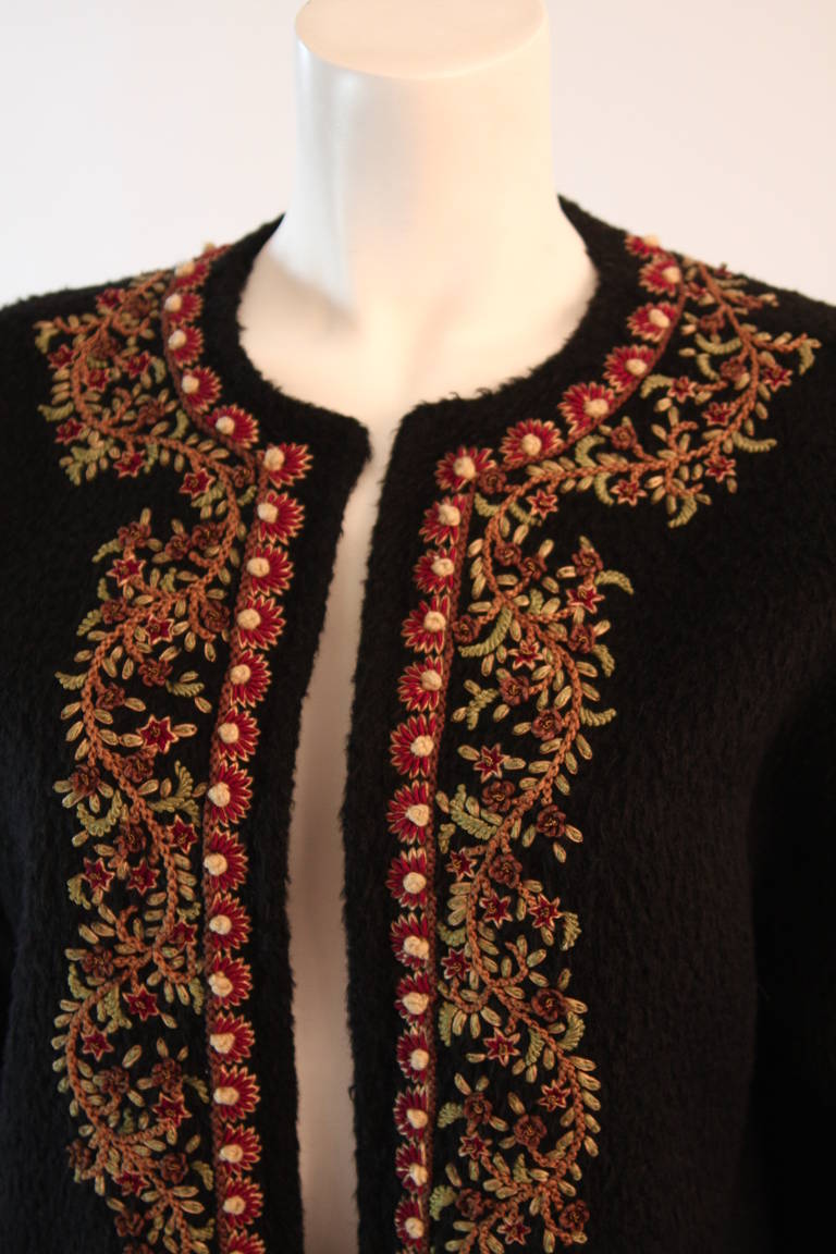 Oscar De La Renta Alpaca Wool Blend Embroidered Sweater Size 10 In Excellent Condition In Los Angeles, CA