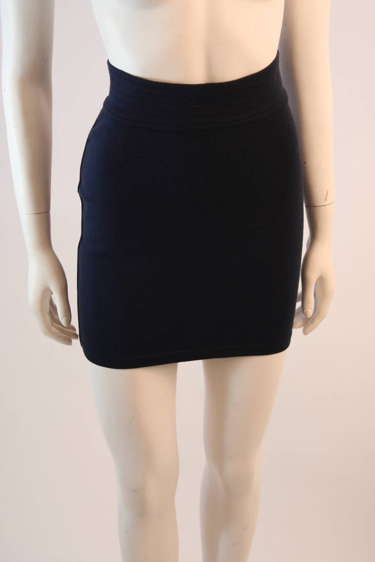 Alaia Classic Navy Stretch Mini Skirt Size M In Good Condition In Los Angeles, CA