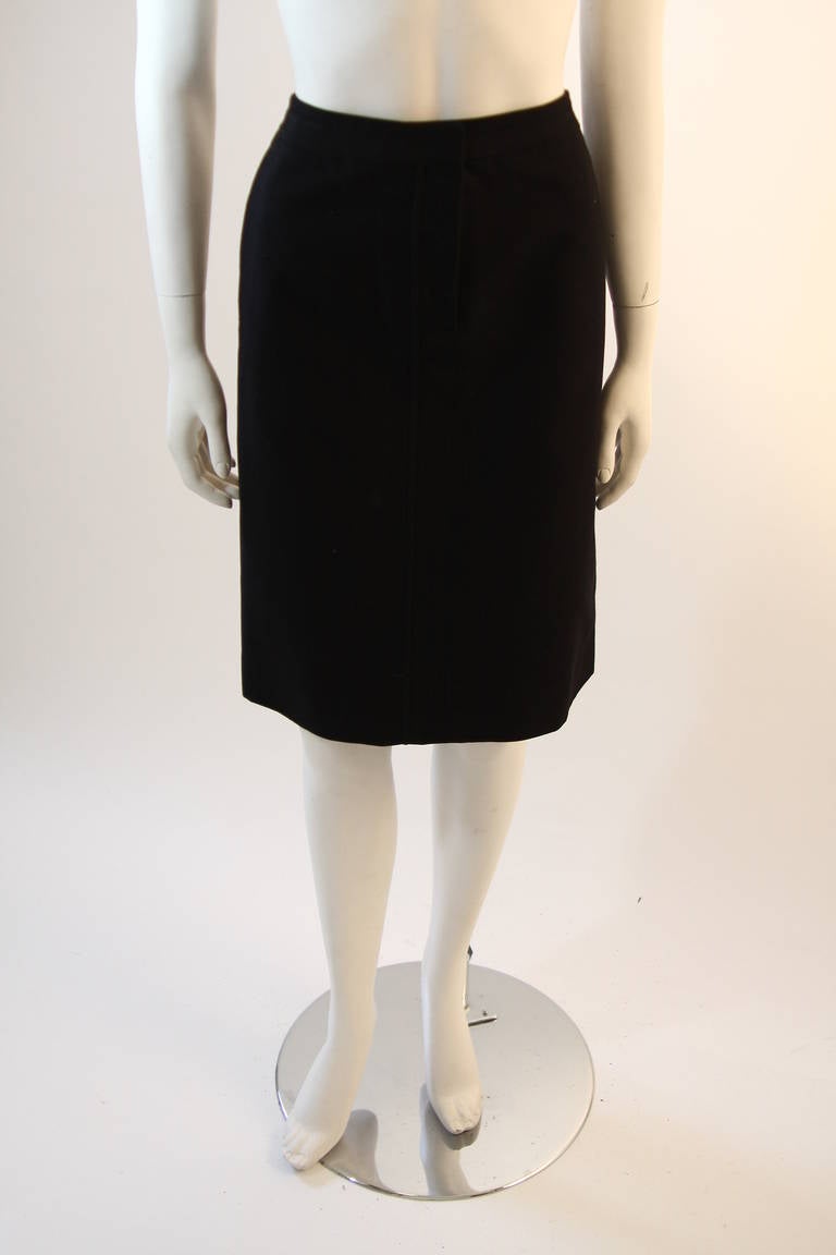 This is a Yves Saint Laurent skirt. The skirt features two front welt pockets, two back flap pockets, and a center front zipper. Made in Italy. 

Measures (Approximately)
Size 42
Length: 23.5