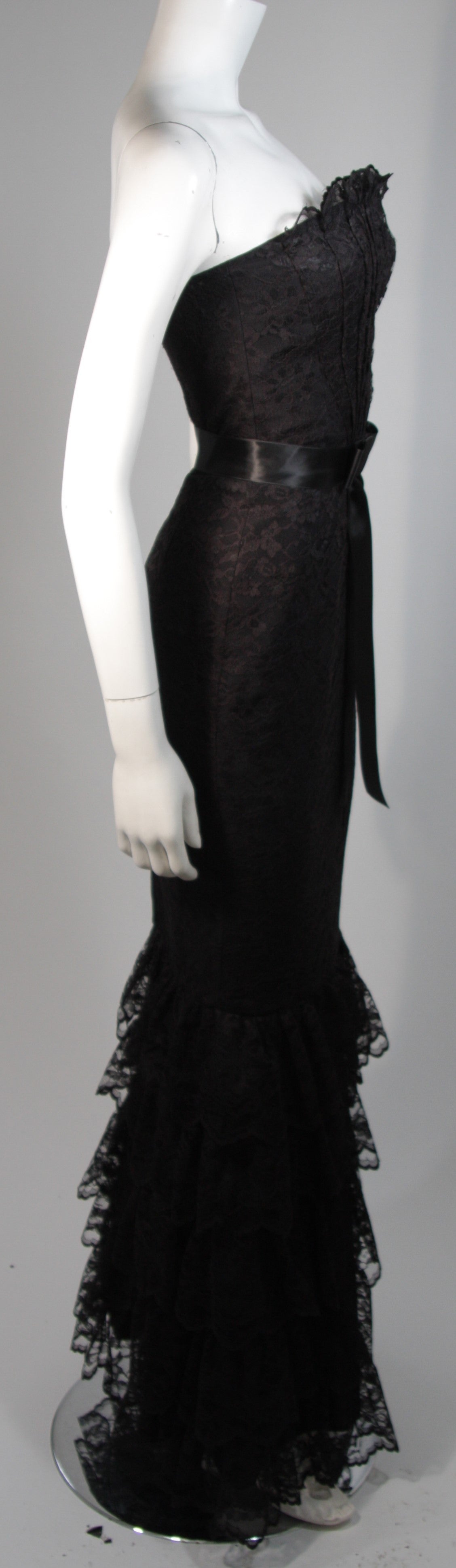 Elizabeth Mason Couture - Robe en dentelle convertible en robe de cocktail, faite sur commande en vente 1