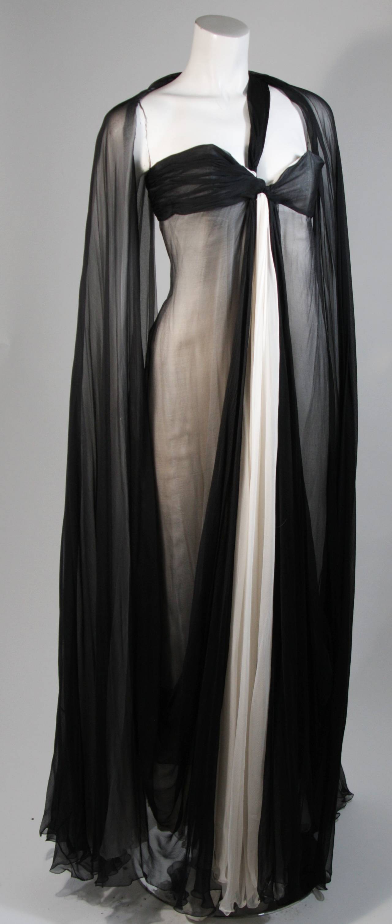 Noir Jacqueline de Ribes Robe en mousseline de soie noire et ivoire, taille en vente