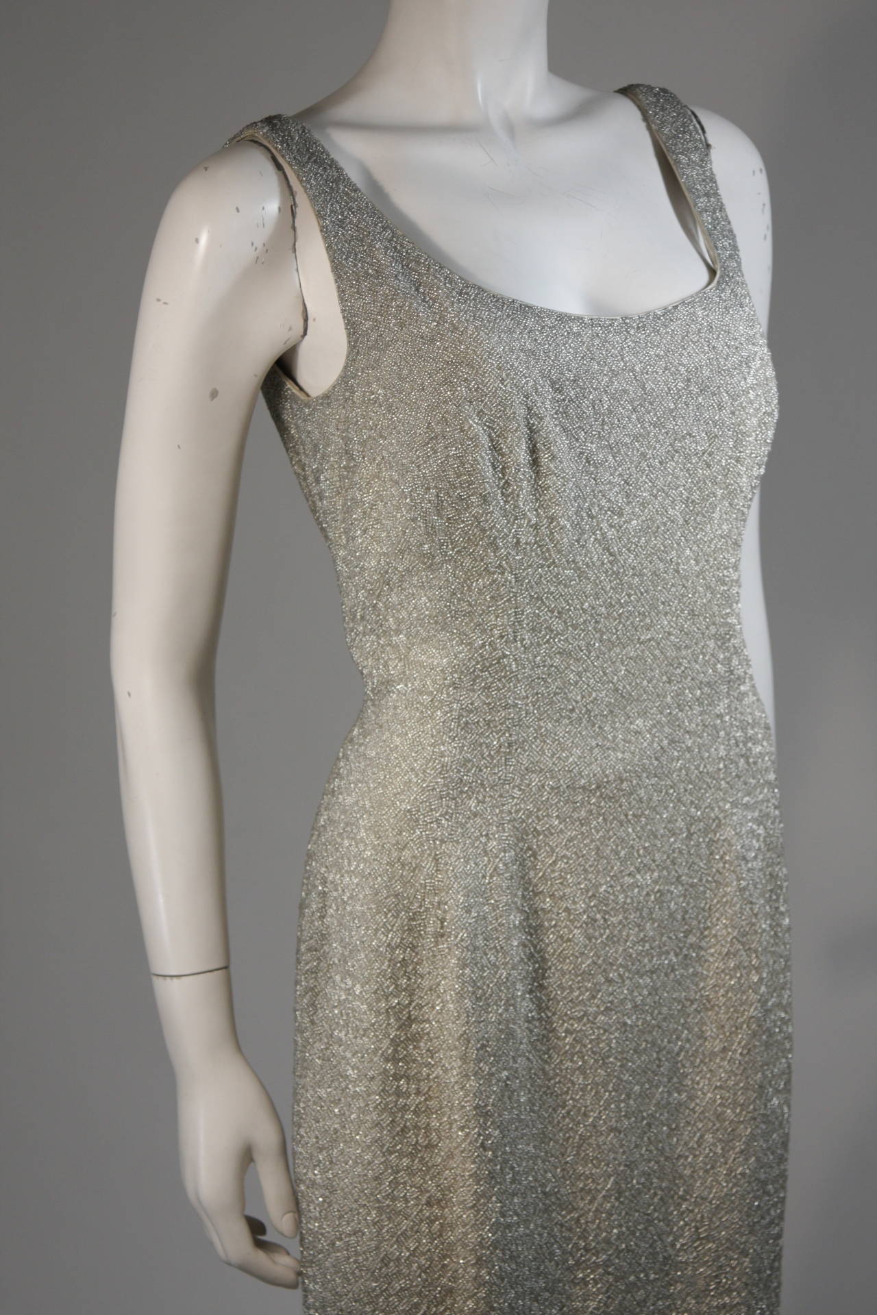 1960er Jahre Haute Couture International Stark perlenbesetztes Kleid Größe Medium Damen im Angebot