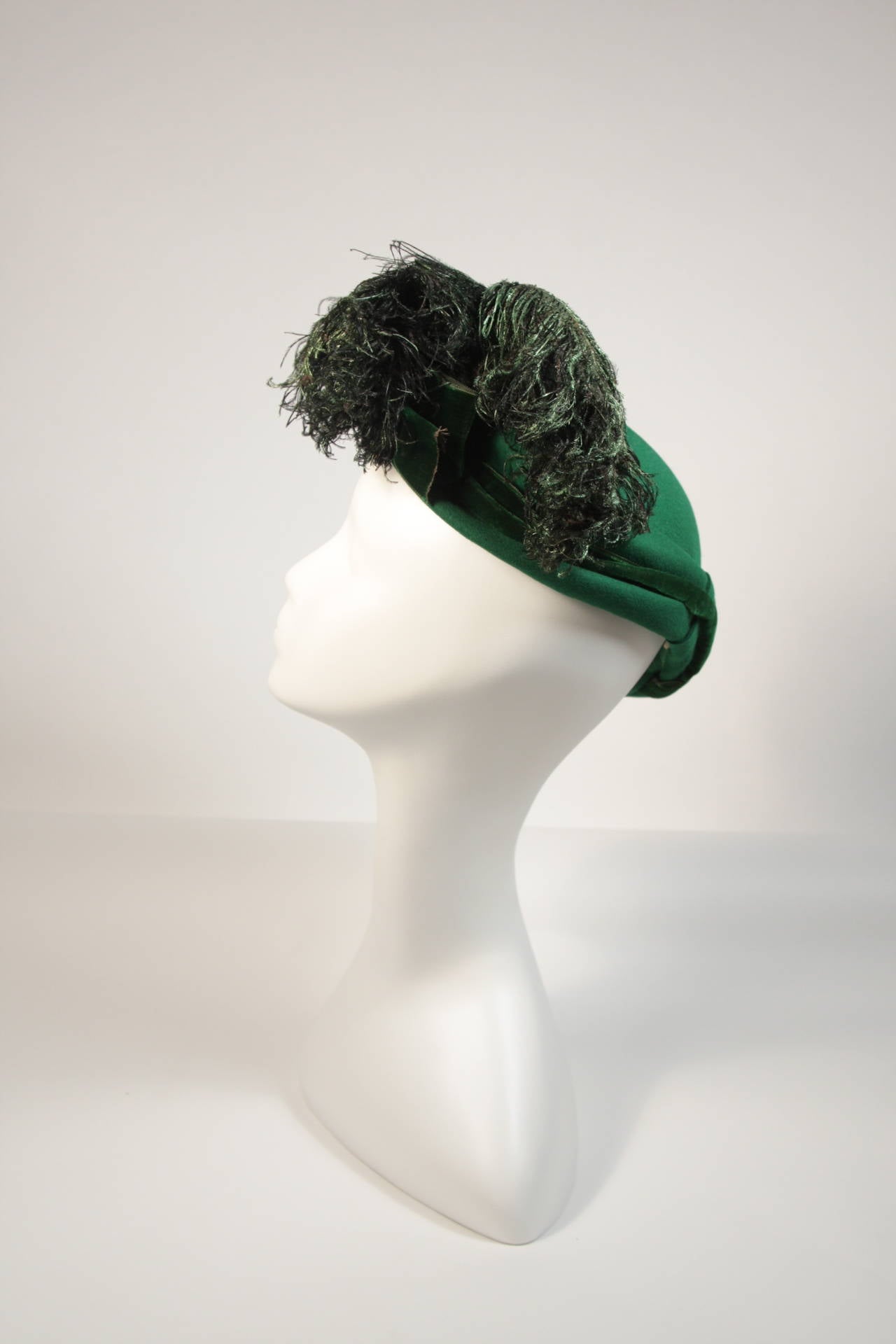Gladys & Belle NYC Green Fur Felt Hat with Velvet and Feather In Excellent Condition In Los Angeles, CA