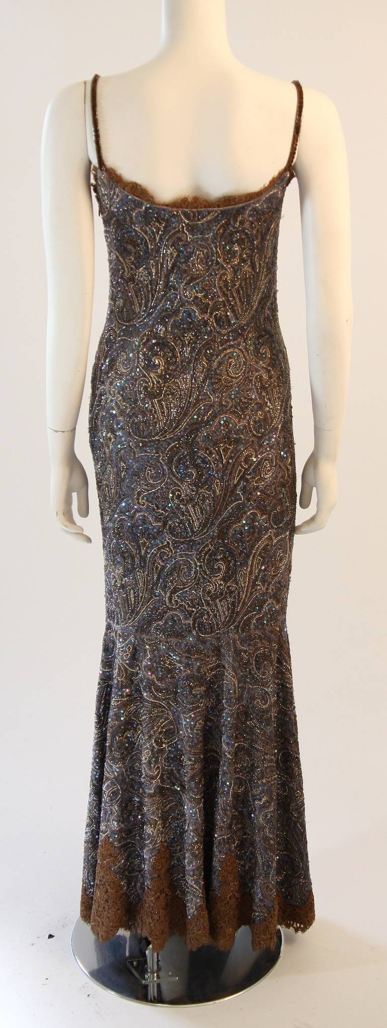RANDI RAHM COUTURE Vestido Paisley de terciopelo con lentejuelas y cuentas a mano morado Talla 4-6 en venta 4