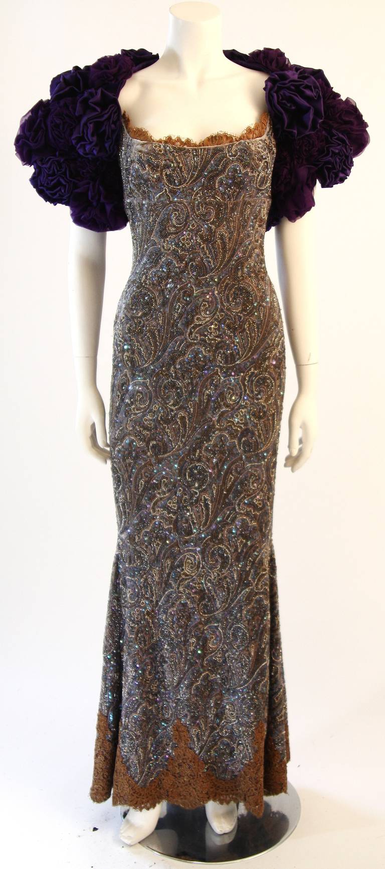 RANDI RAHM COUTURE Vestido Paisley de terciopelo con lentejuelas y cuentas a mano morado Talla 4-6 Negro en venta