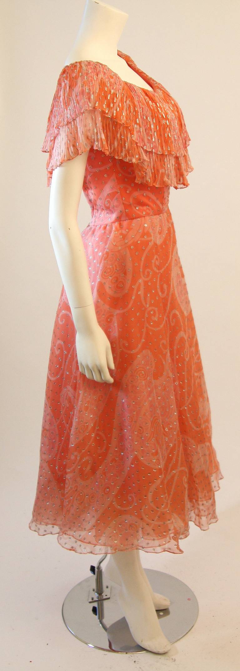 Diane Dickerson Vestido de gasa coral con volante Talla 6 en Excelente estado para la venta en Los Angeles, CA