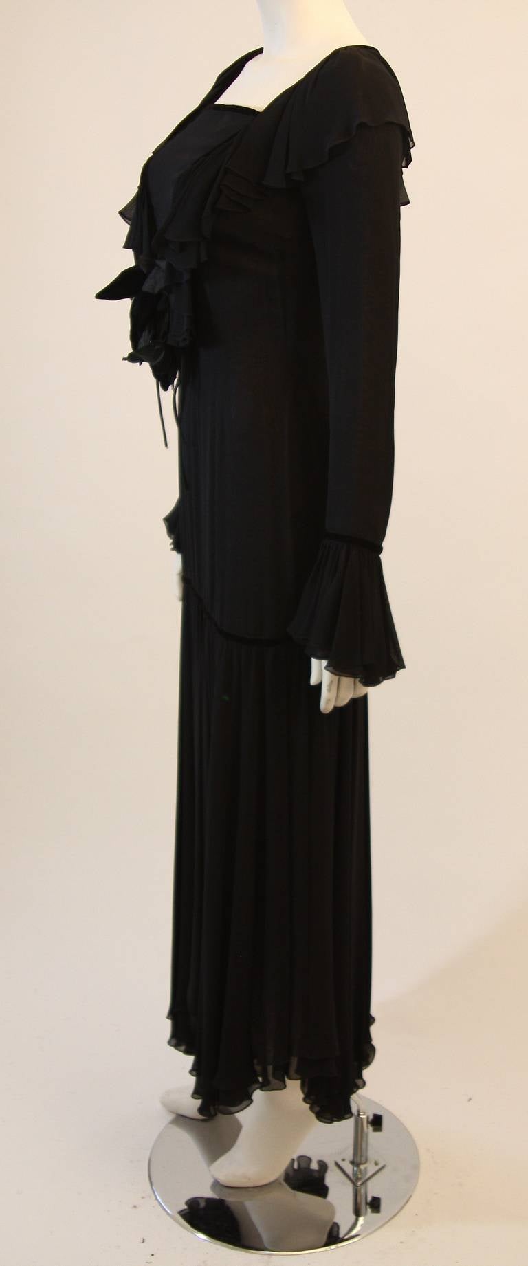 Dolce and Gabbana Silk and Velvet Trim Dress with Floral Detail Size 40 In Excellent Condition In Los Angeles, CA