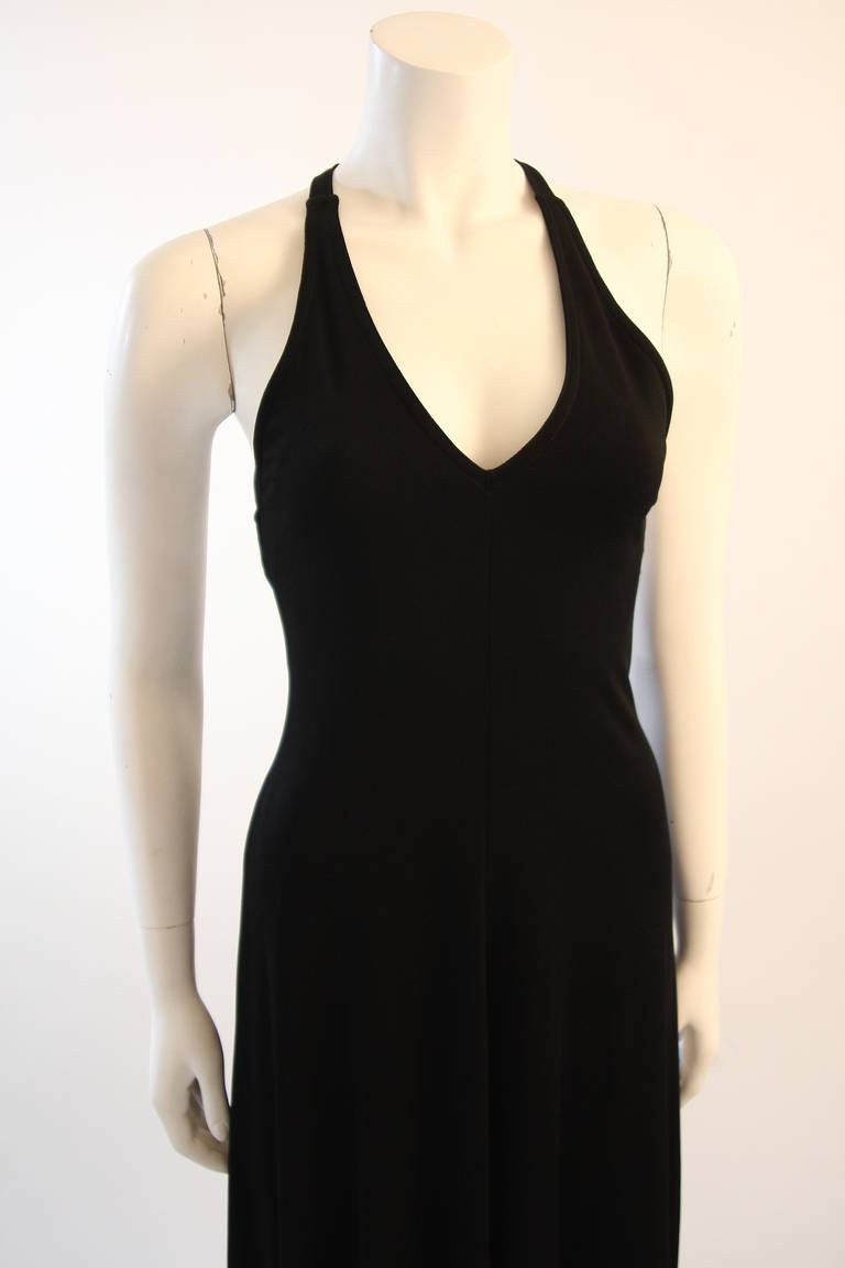This is a fabulous 1970's Ruffinwear maxi dress. The dress features a halter neckline with criss-cross back. It is full length with a flare skirt and pull over style. Very easy and chic. 

Measures (Approximately)
Length: 59.5