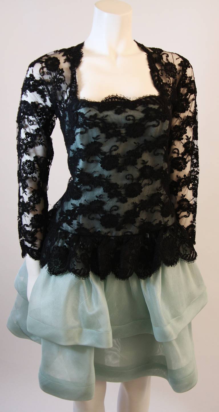 Gorgeous Oscar De La Renta Aqua and Lace Gown Size 12 In Good Condition In Los Angeles, CA