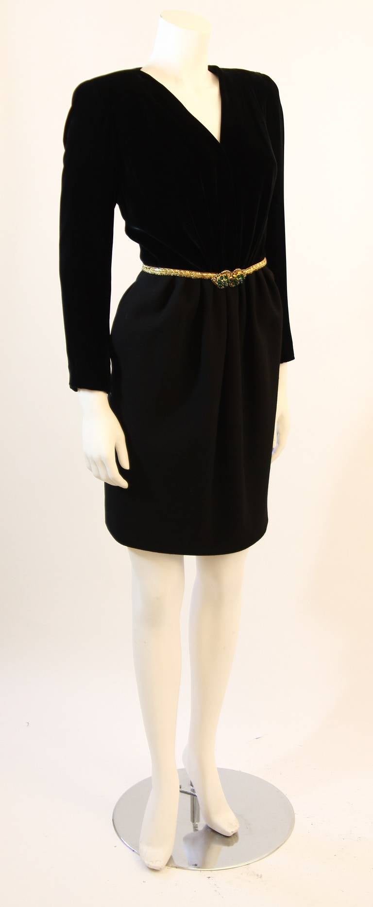 Oscar De La Renta Velvet Bodice Cocktail Dress with Gold and Emerald Detail In Excellent Condition For Sale In Los Angeles, CA