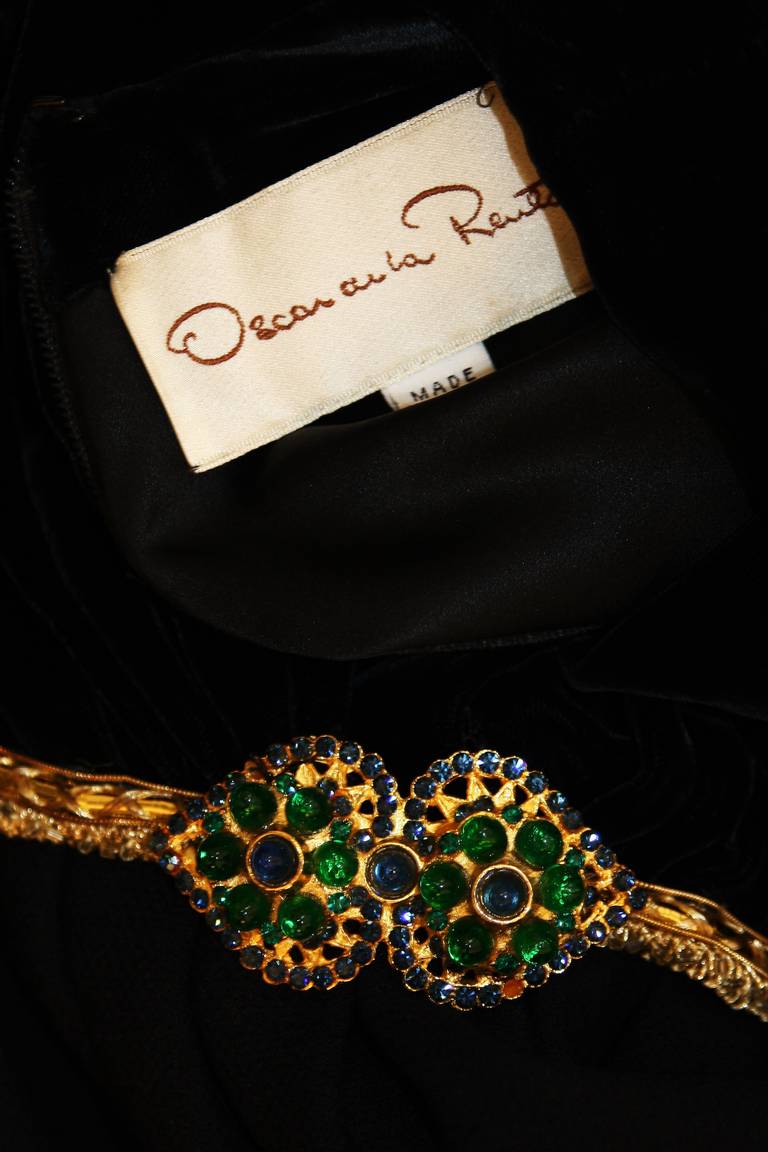 Oscar De La Renta Velvet Bodice Cocktail Dress with Gold and Emerald Detail For Sale 3