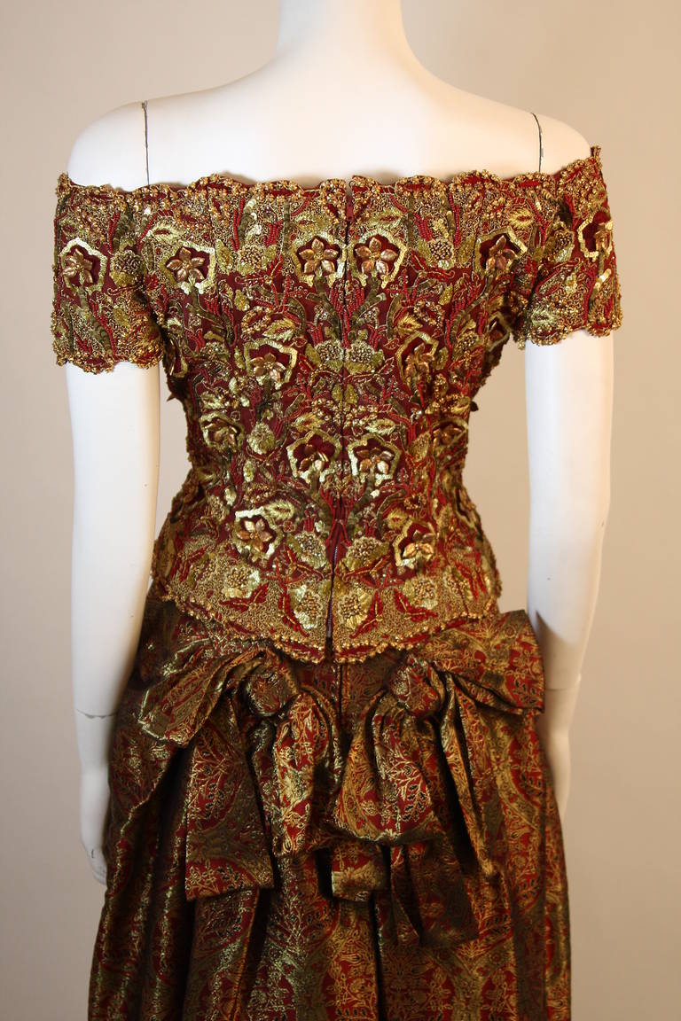 Women's Oscar De La Renta Gold & Burgundy Embroidered & Beaded Evening Ensemble For Sale