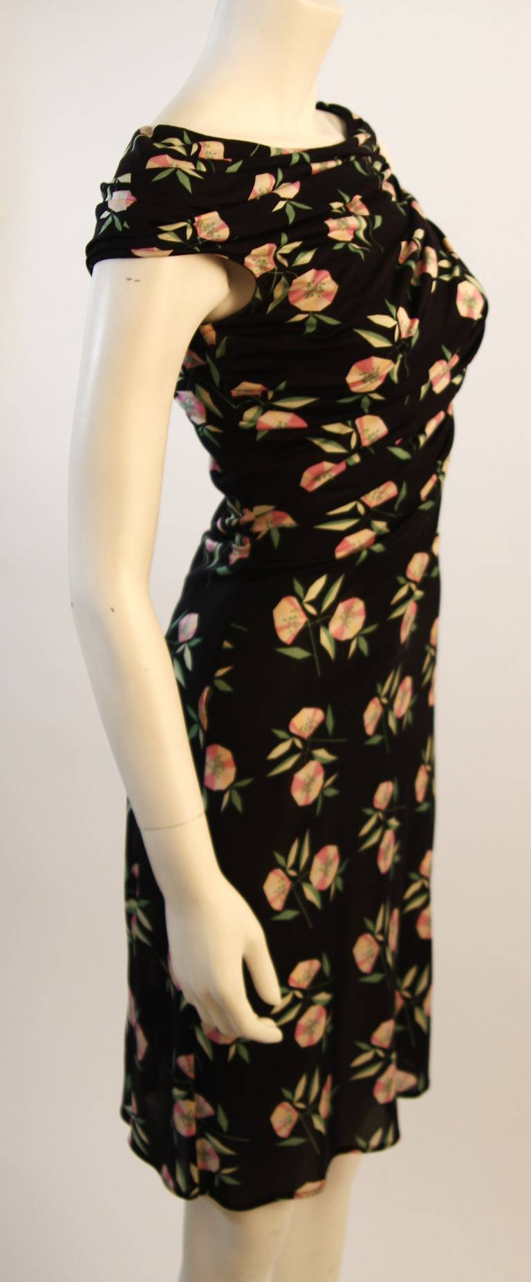 Gianni Versace Black with Pink Roses Ruched Silk Jersey Dress Size 40 For Sale 1