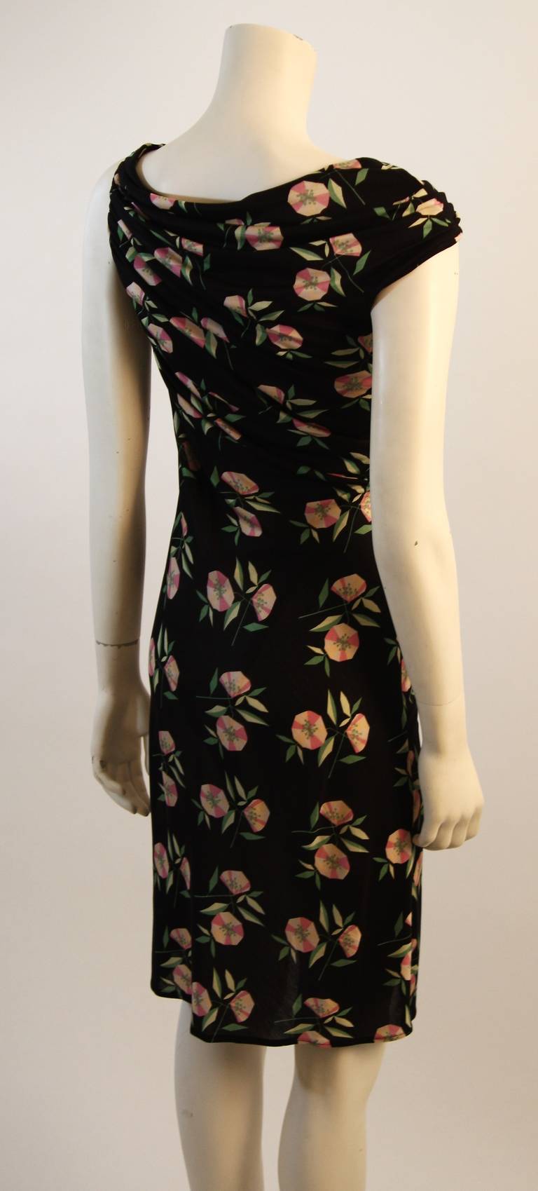 Gianni Versace Black with Pink Roses Ruched Silk Jersey Dress Size 40 For Sale 2