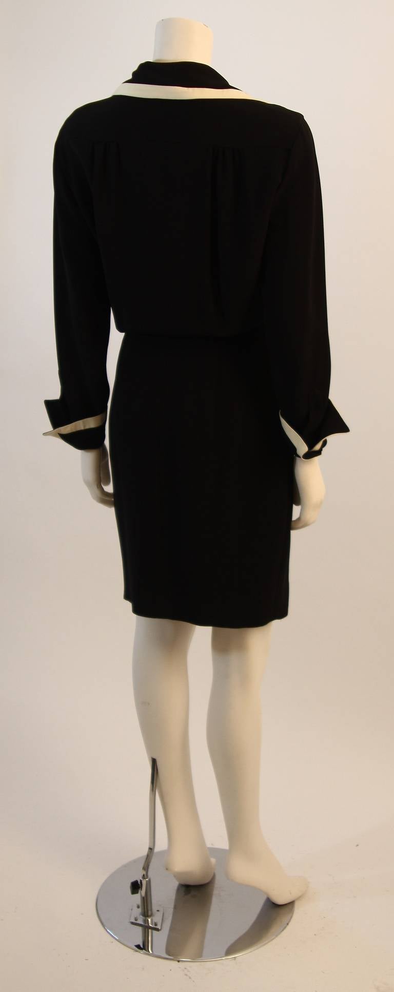 Fabulous Moschino Couture! Classic Pocket Dress with White Piping Detail Size 44 1