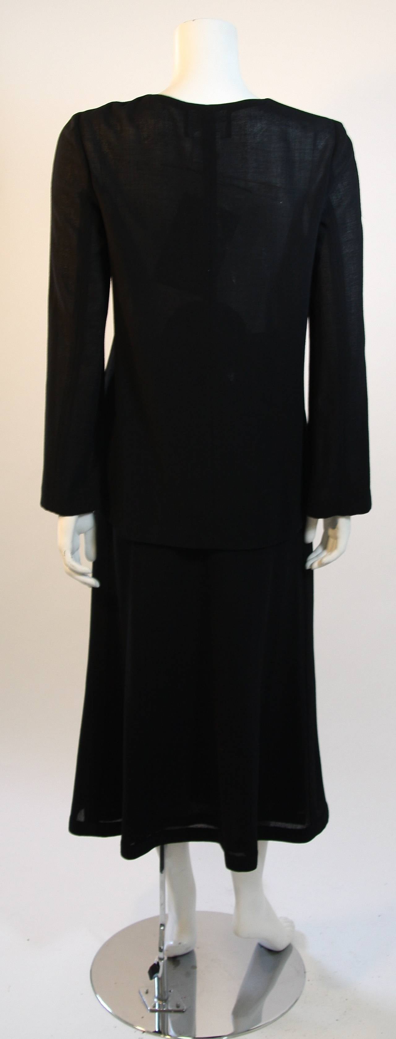 1999 Chanel Schwarze Jacke aus reiner Wolle mit 4 Taschen und Rock mit Seidenfutter aus Wolle Gr. 40 im Angebot 2
