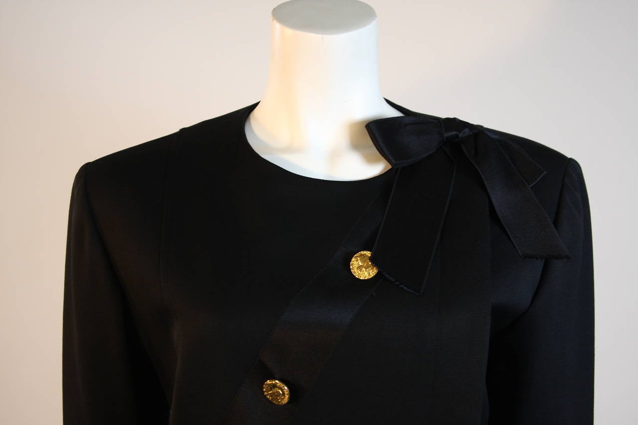 Noir 2001 Chanel - Ensemble veste et jupe en laine noire avec ceinture et nœud en ruban de soie en vente