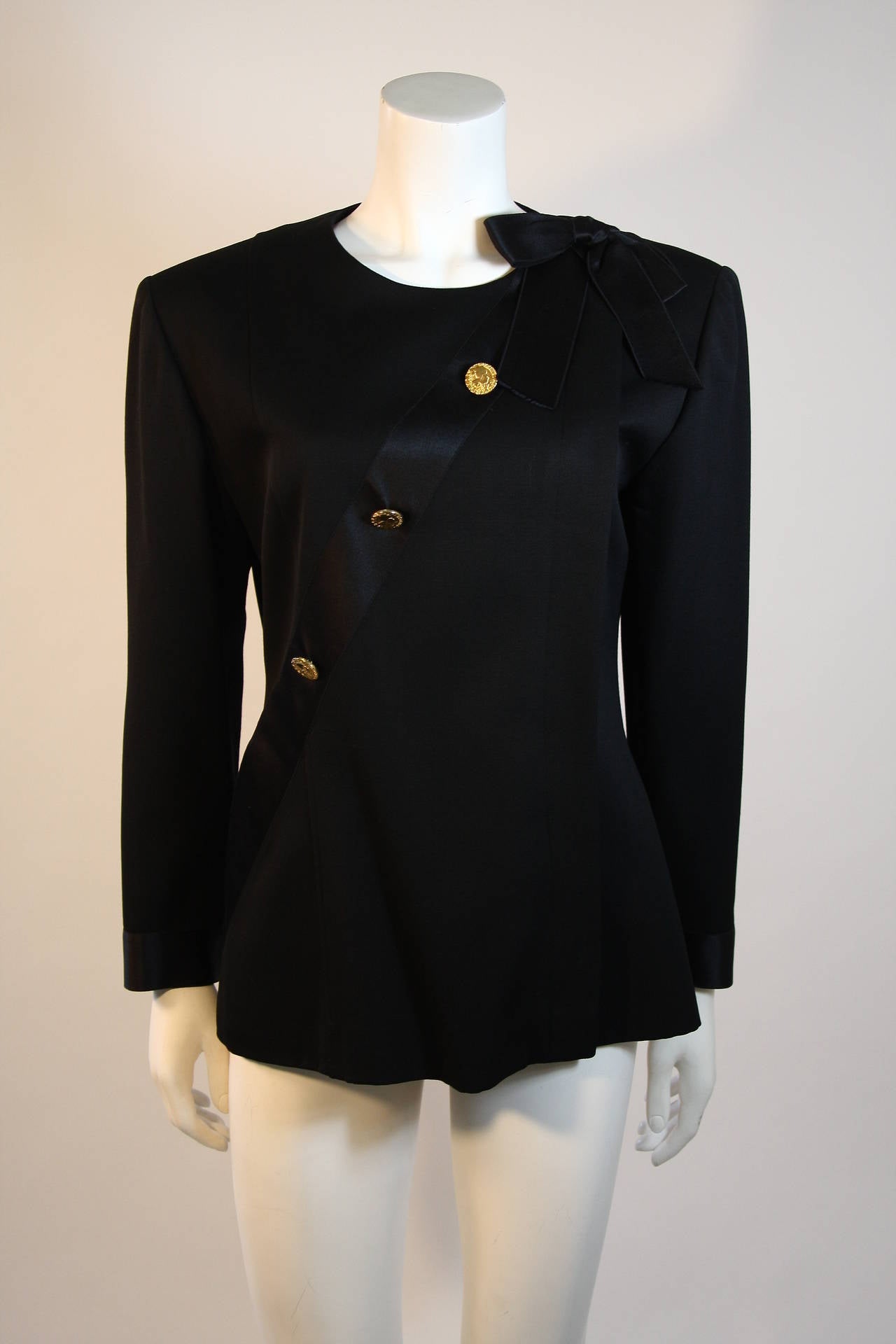 2001 Chanel Black wool with Silk Ribbon Sash & Bow Jacket & Skirt Suit For Sale 1