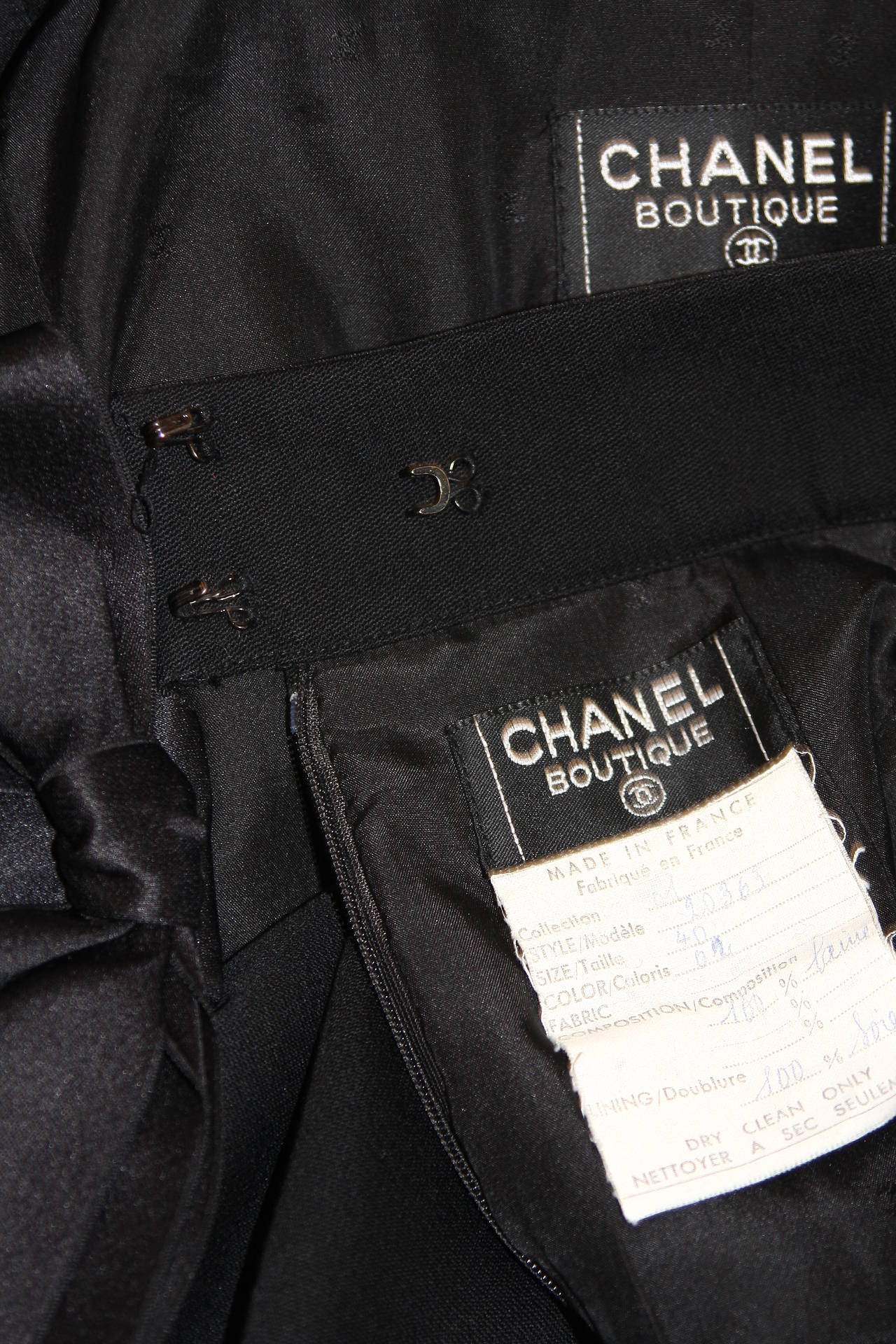 2001 Chanel Black wool with Silk Ribbon Sash & Bow Jacket & Skirt Suit For Sale 3