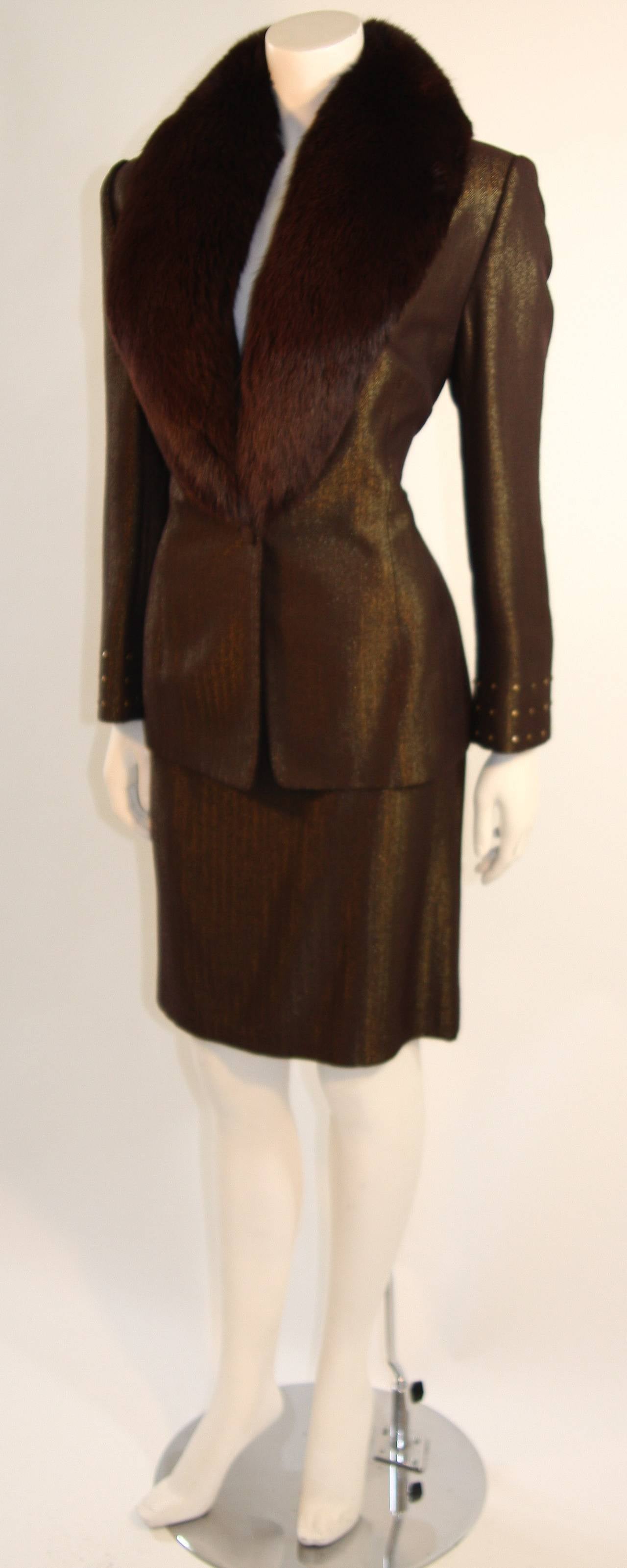 Badgley Mischka Metallic Burgundy and Bronze Skirt Suit with Fox Fur Size 14 In Excellent Condition In Los Angeles, CA