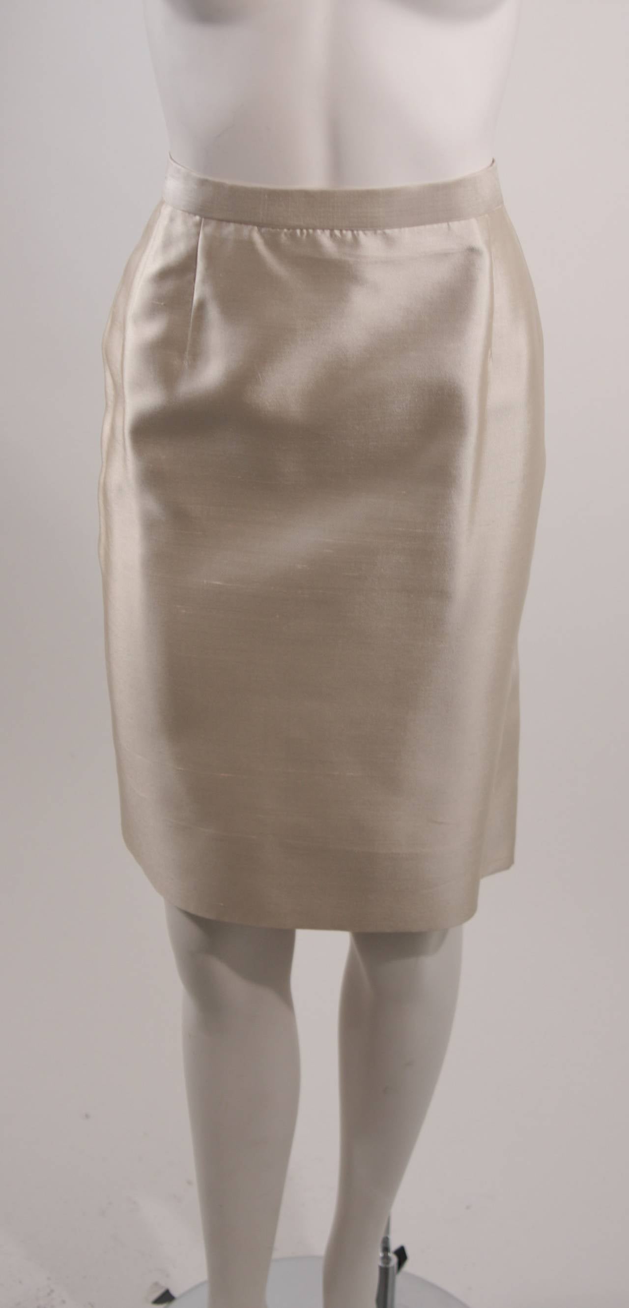 Women's Oscar De La Renta Champagne Silk with Sage Embroidery Skirt Suit Size 10 For Sale
