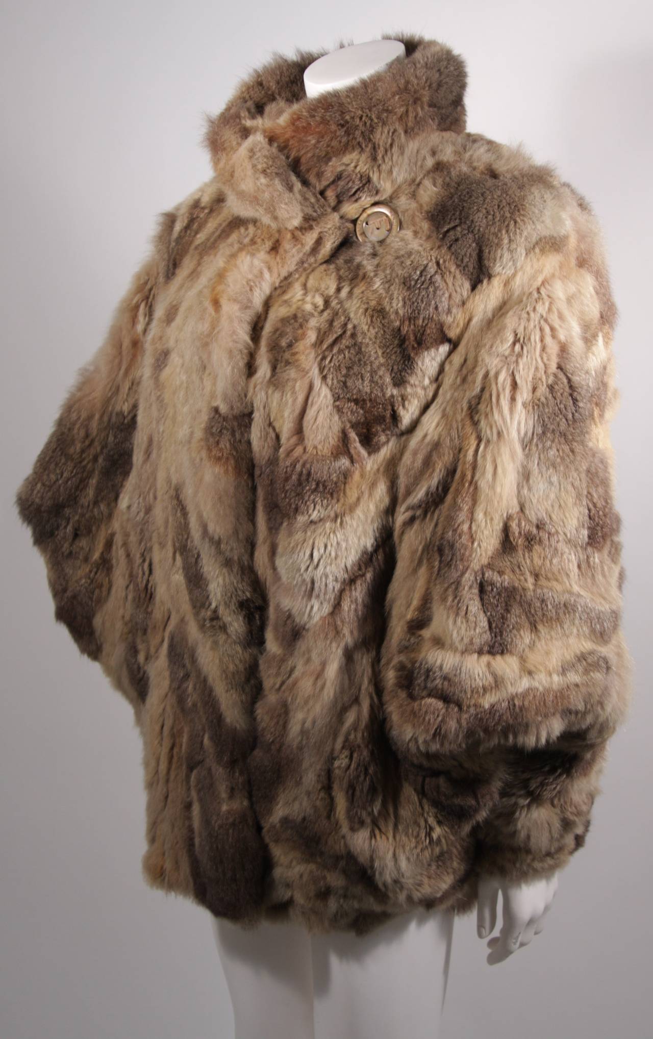 Fendi 365 Manteau en fourrure style chauve-souris d'écureuil russe Excellent état à Los Angeles, CA