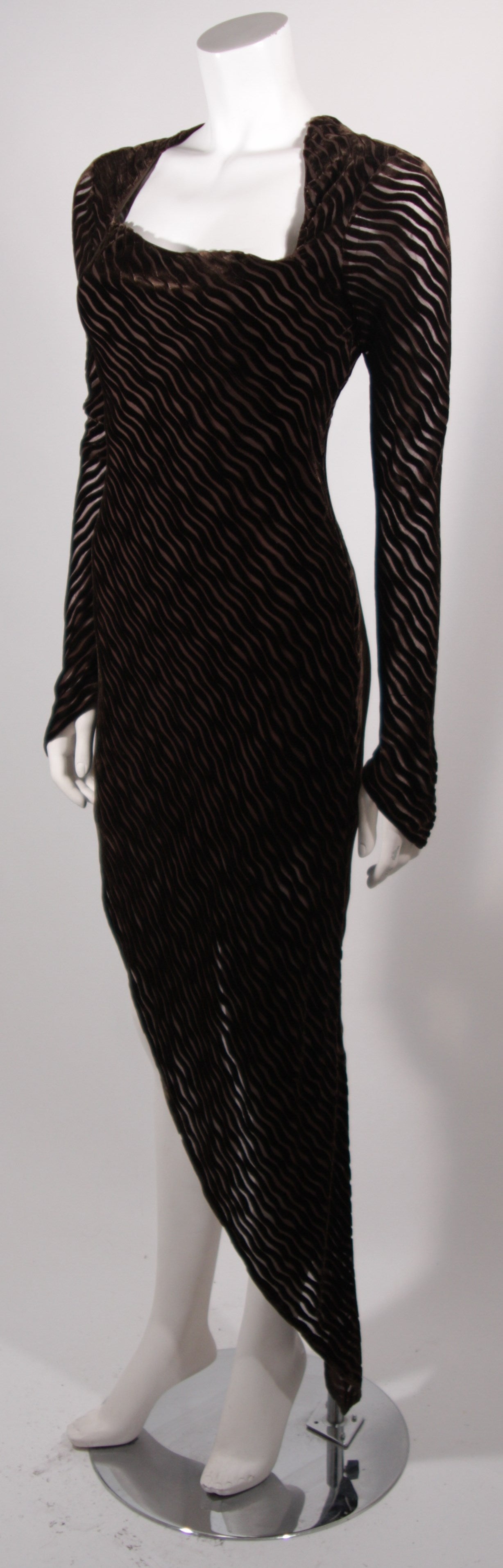 Karl Lagerfield Asymmetrical Brown Velvet Burn Out Gown Size 38 In Excellent Condition In Los Angeles, CA