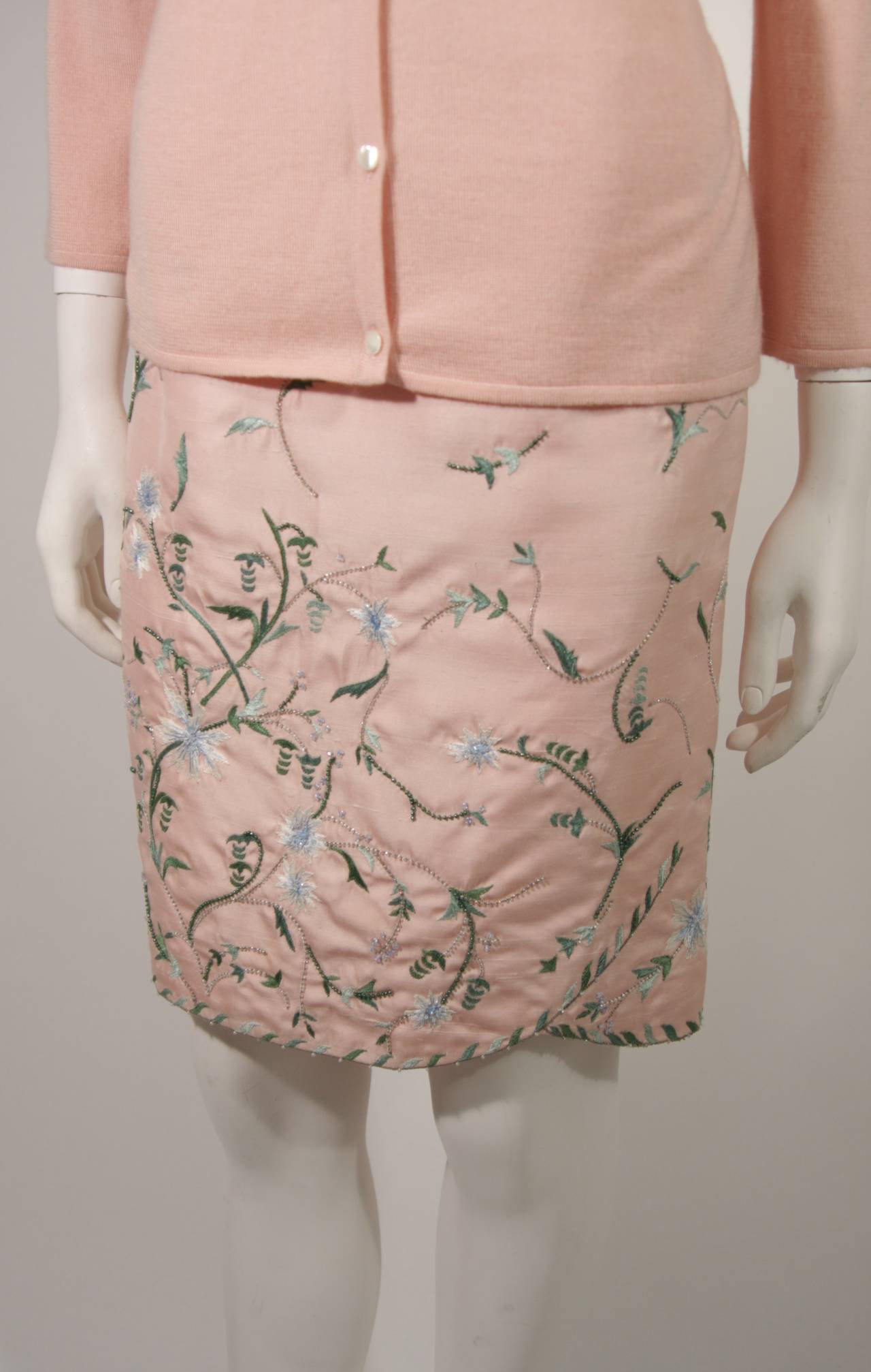 Oscar De La Renta Pink Floral Embroidered Skirt and Cardigan Set Size Large In Excellent Condition For Sale In Los Angeles, CA