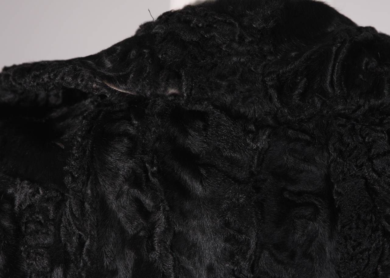 Donald Brooks Cappotto nero a coda larga con cintura in vendita 2