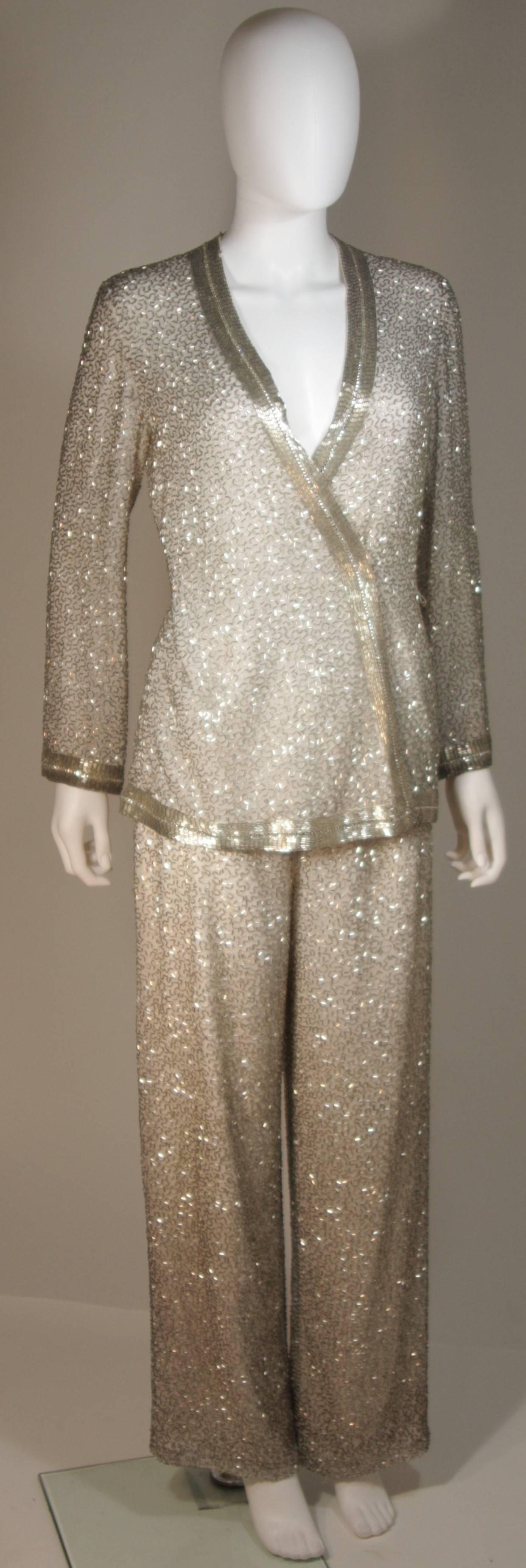 Tailleur pantalon en soie perlée argentée et blanche avec pantalon Palazzo, Taille M L Excellent état - En vente à Los Angeles, CA