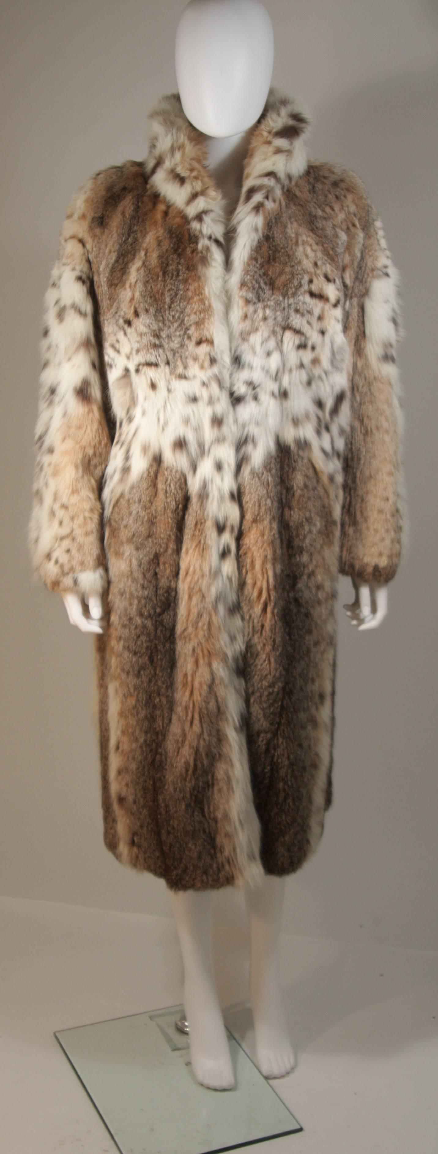 This Lynx coat is composed a very supple lynx. There are front closures and velvet corduroy lined side pockets. In excellent condition.

**Please cross-reference measurements for personal accuracy. 

Measurements (Approximately)  
Length: