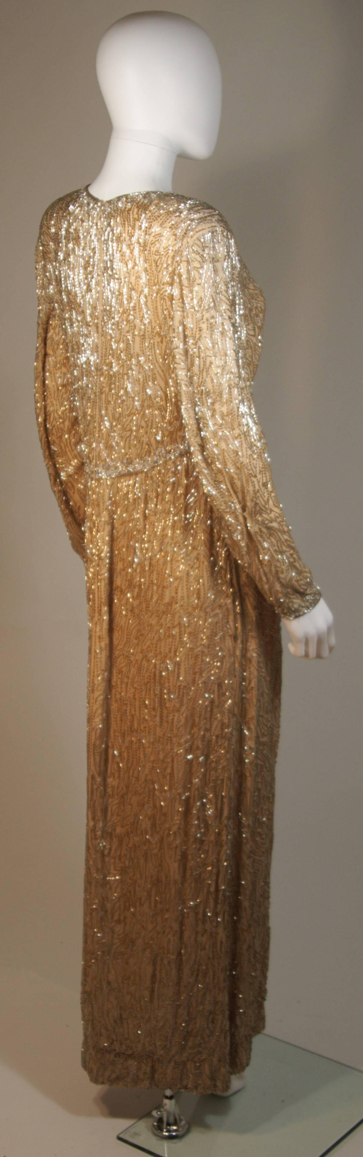 VICTORIA ROyal Champagnerfarbenes perlenbesetztes Kleid Größe Large im Angebot 2