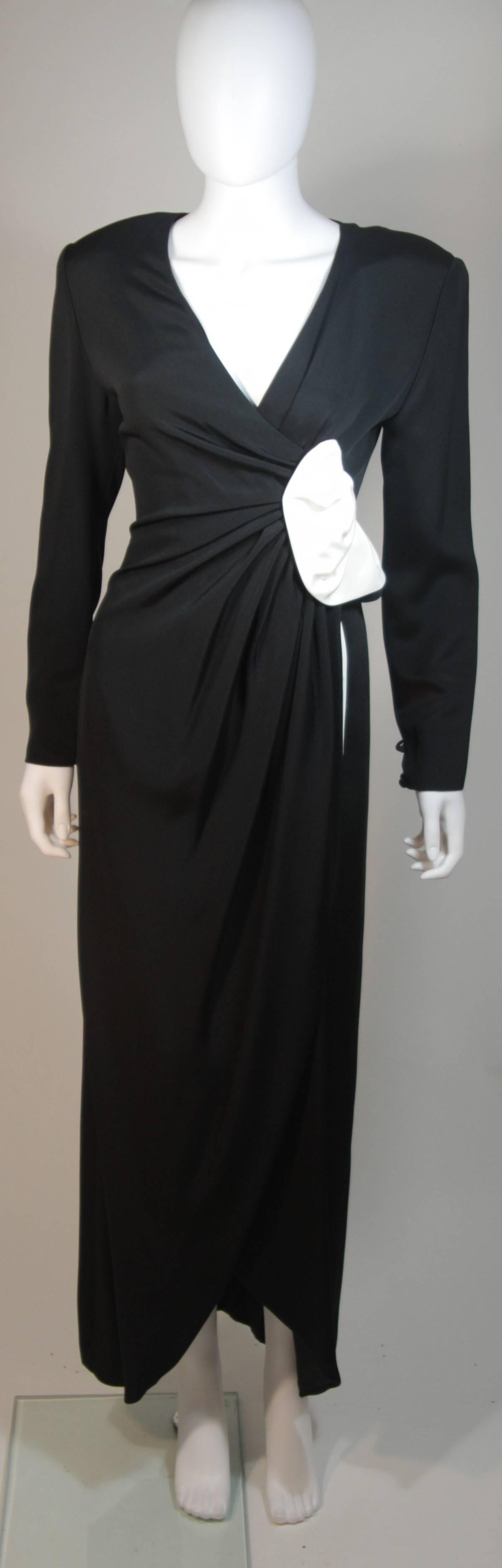 Robe Nolan Miller contrastée noire et blanche avec détail drapé - Taille 6 Excellent état - En vente à Los Angeles, CA