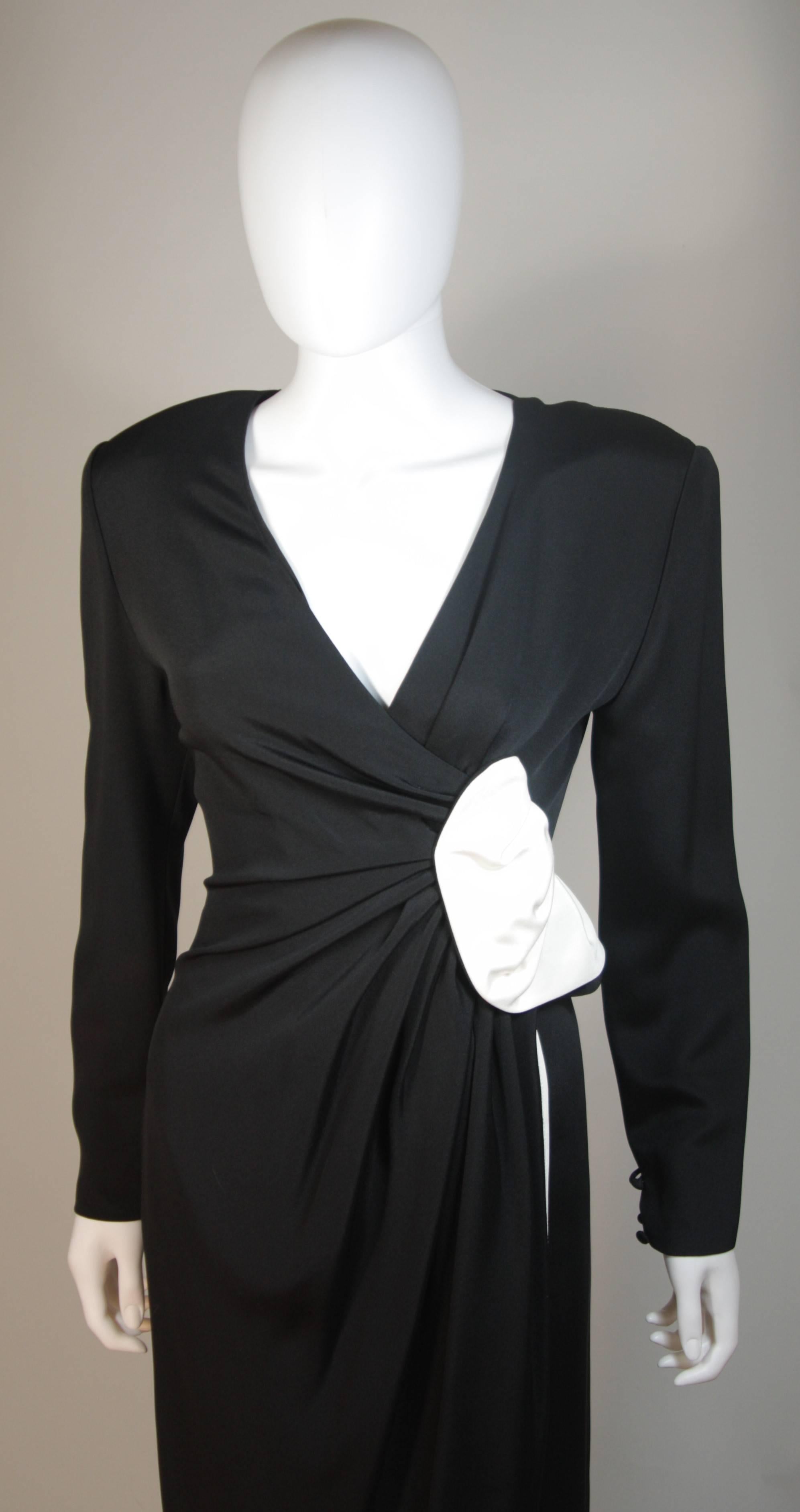 Robe Nolan Miller contrastée noire et blanche avec détail drapé - Taille 6 Pour femmes en vente