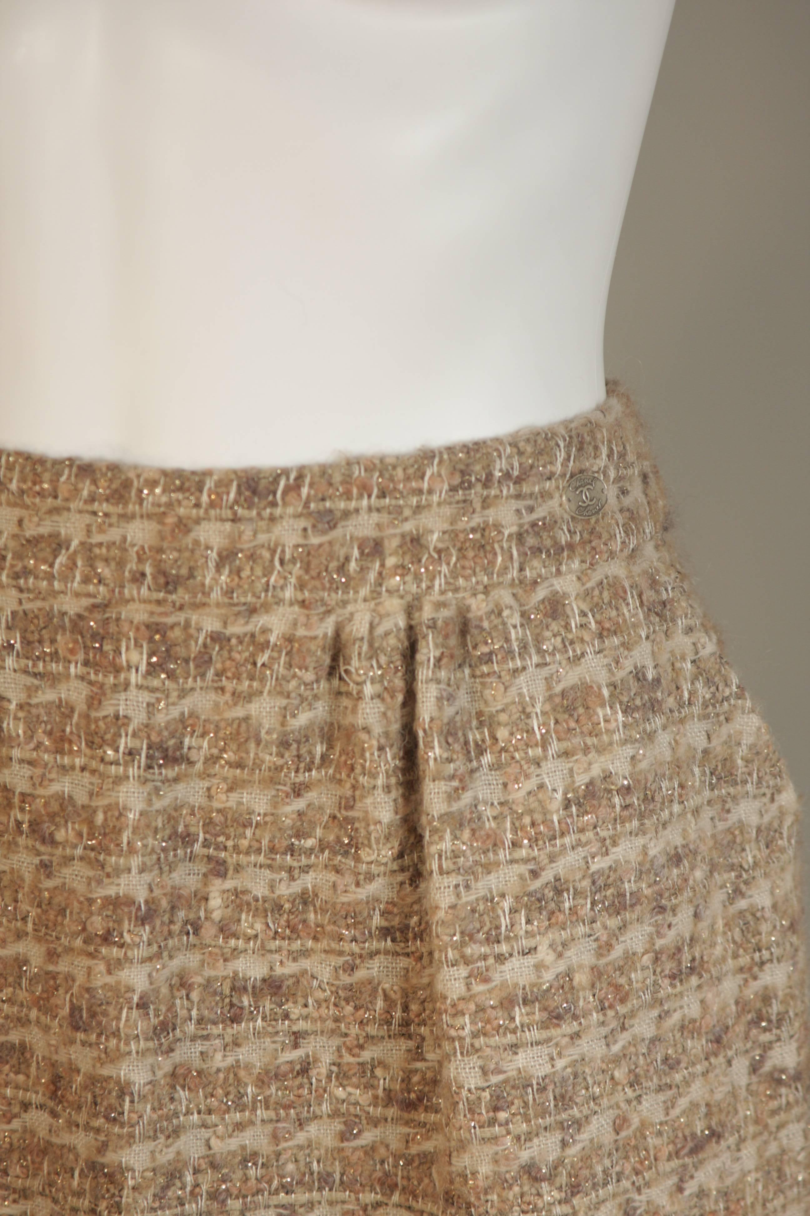 Women's CHANEL Nude Tweed Knee Length Skirt with Brown Metallic Detail Size 6-8