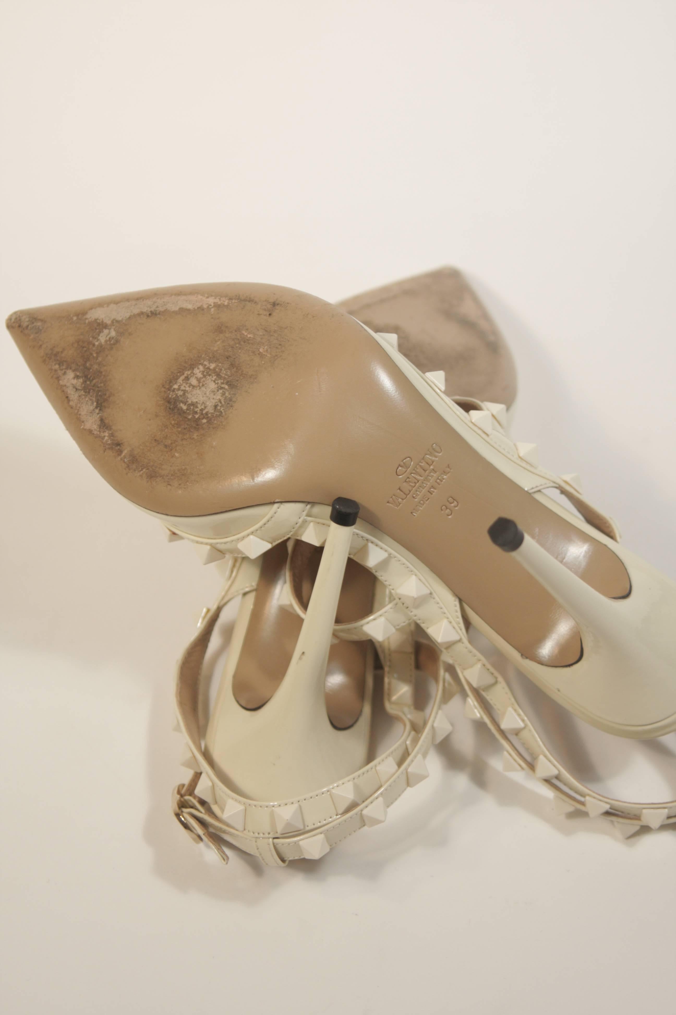 VALENTINO Rock Stud Patent Ankle Strap Pumps in Bone Size 39 IT 8 US 3