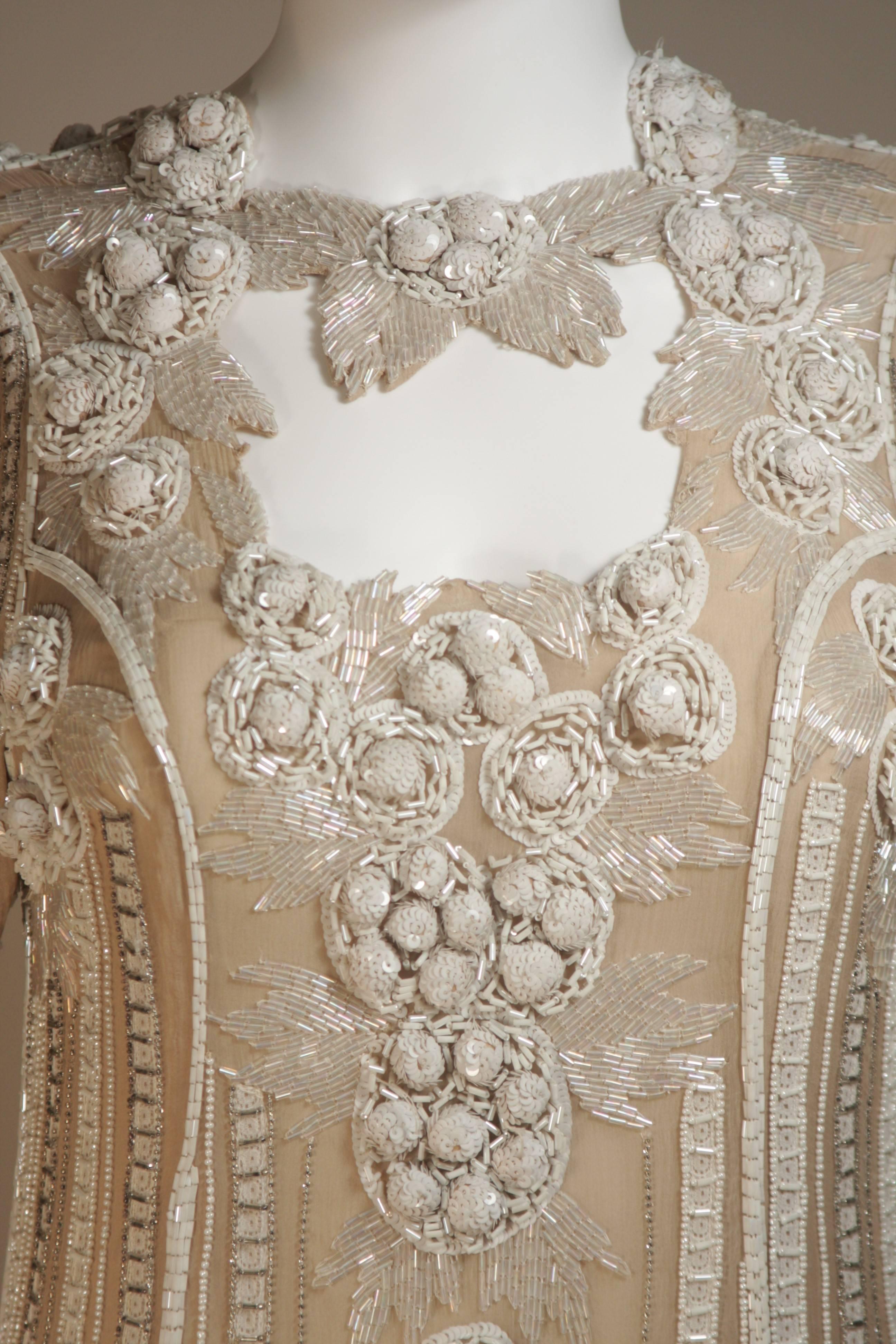 APROPOS Robe ivoire à perles avec accents sur les épaules des années 1980 Taille 6-8 Pour femmes en vente