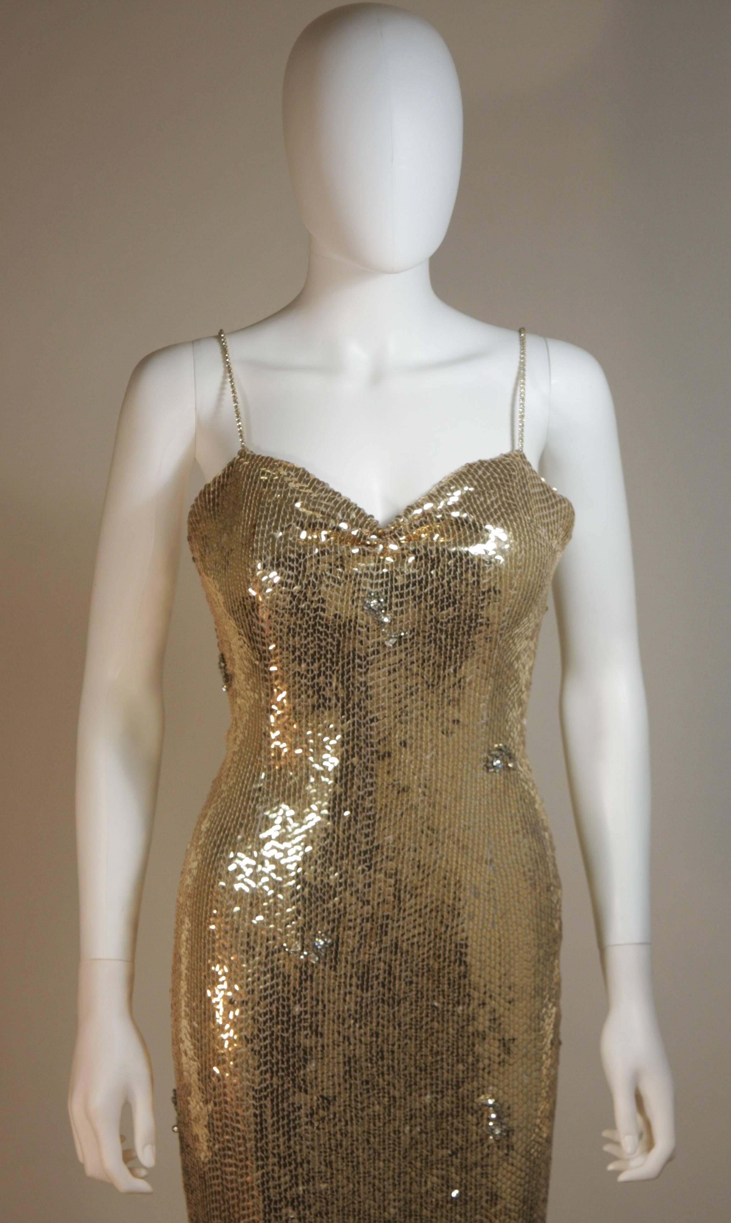 ELIZABETH MASON COUTURE Goldfarbenes Paillettenkleid mit Strassapplikation und Trägern Größe 4 (Braun) im Angebot