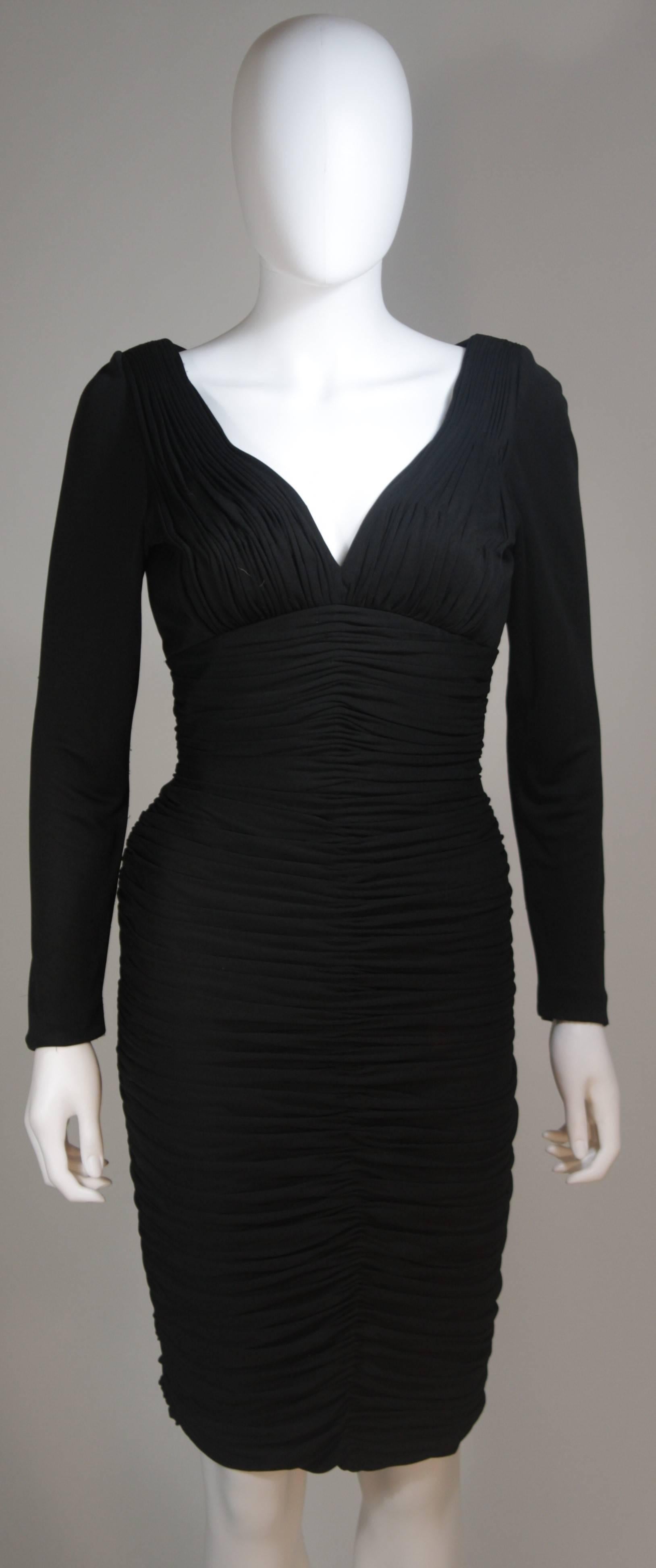 Noir Robe de cocktail en jersey noir à manches longues et plissée VICKY TIEL, Taille 4-6 en vente