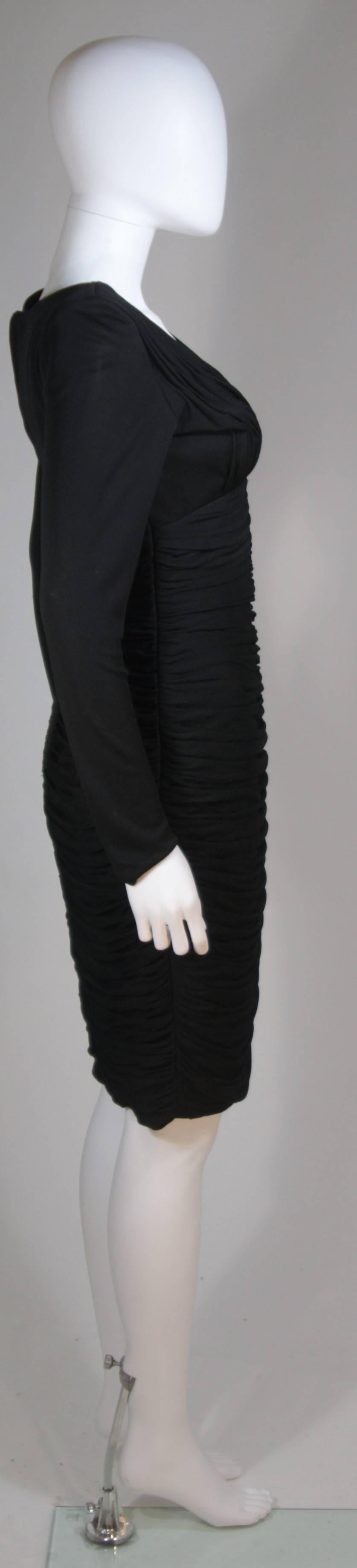 Robe de cocktail en jersey noir à manches longues et plissée VICKY TIEL, Taille 4-6 en vente 2