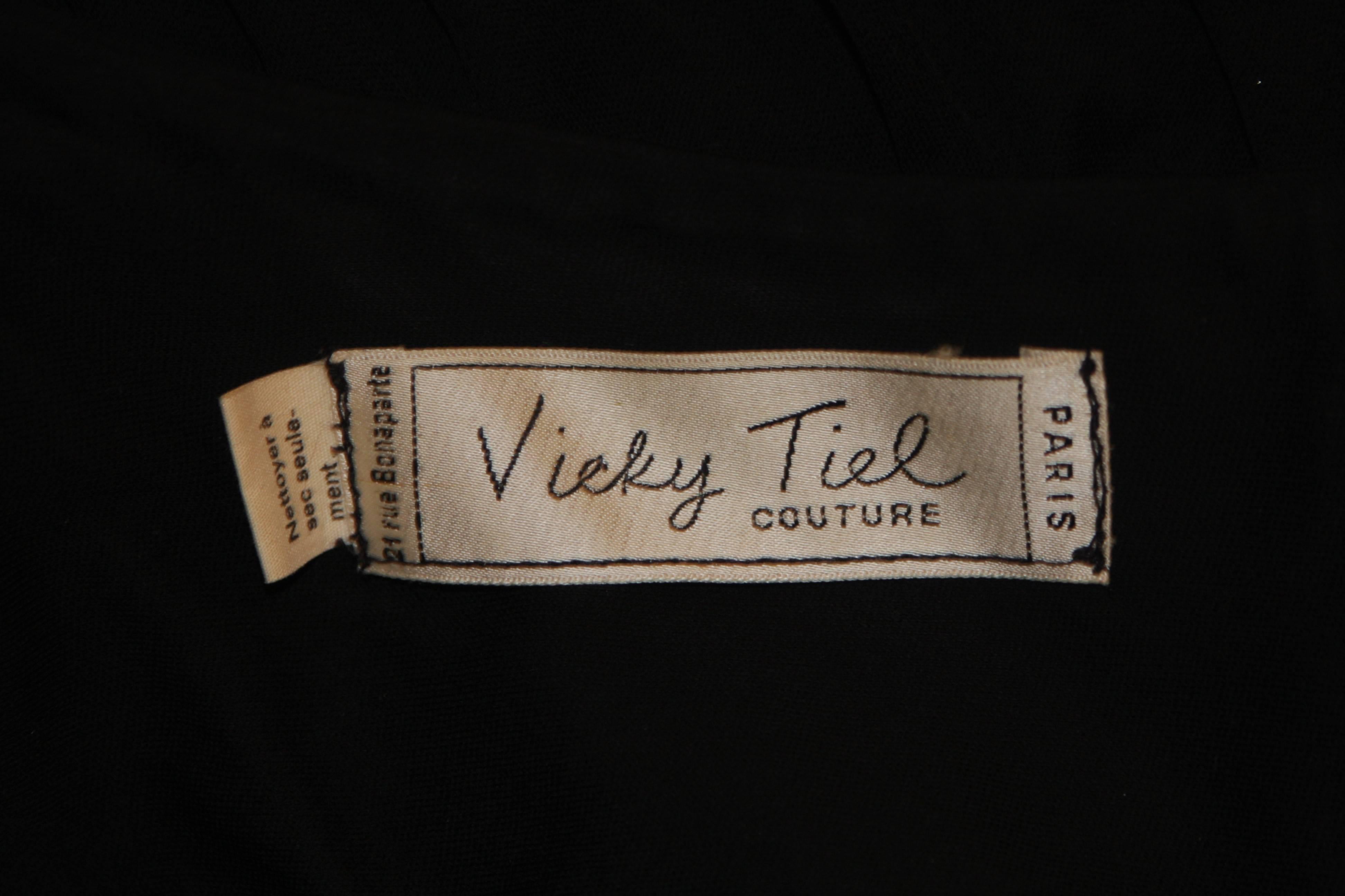 Robe de cocktail en jersey noir à manches longues et plissée VICKY TIEL, Taille 4-6 en vente 5
