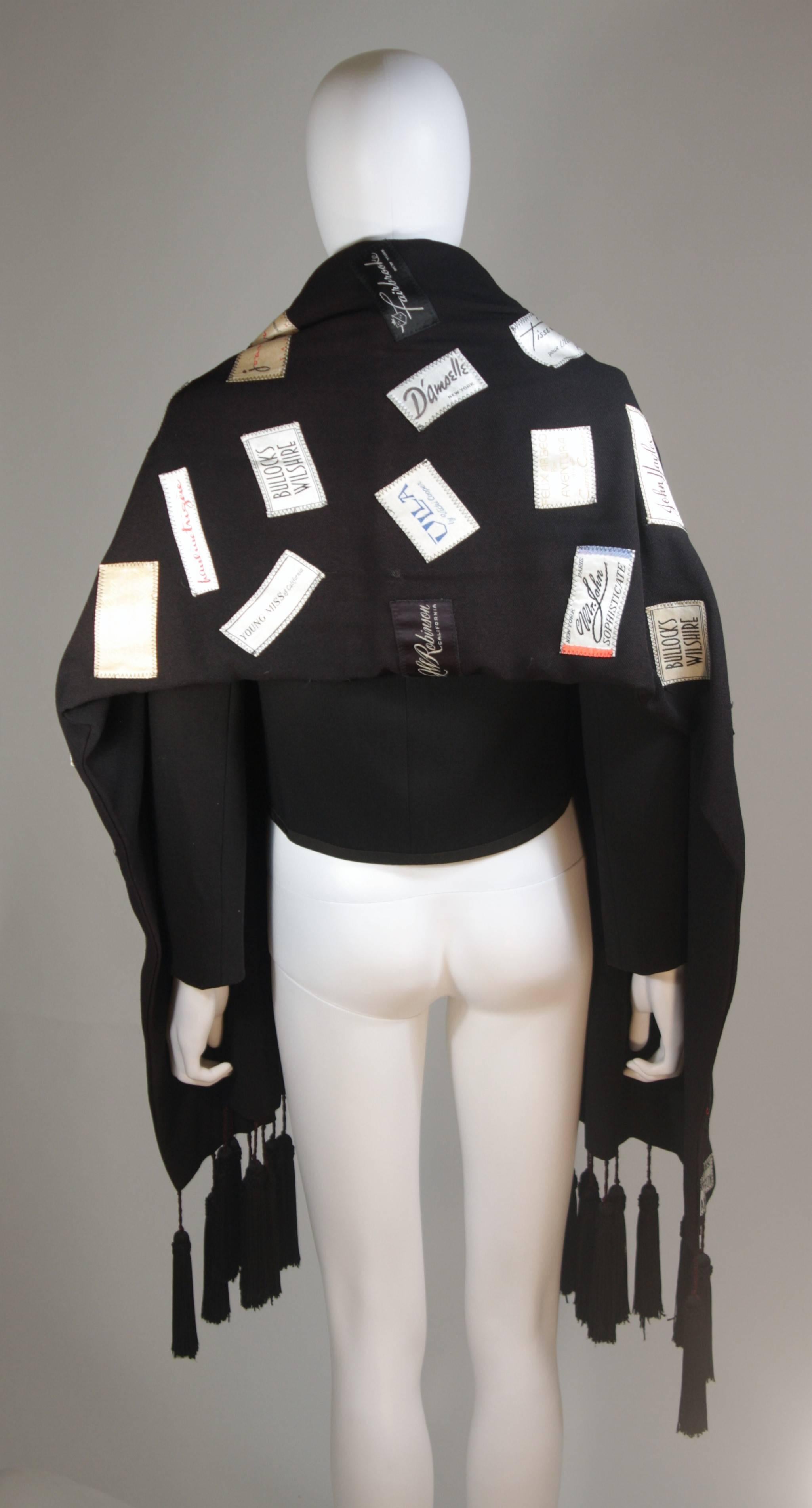 Donna ELIZABETH MASON COUTURE - Bendaggio con applicazione di etichette vintage realizzato su ordinazione in vendita